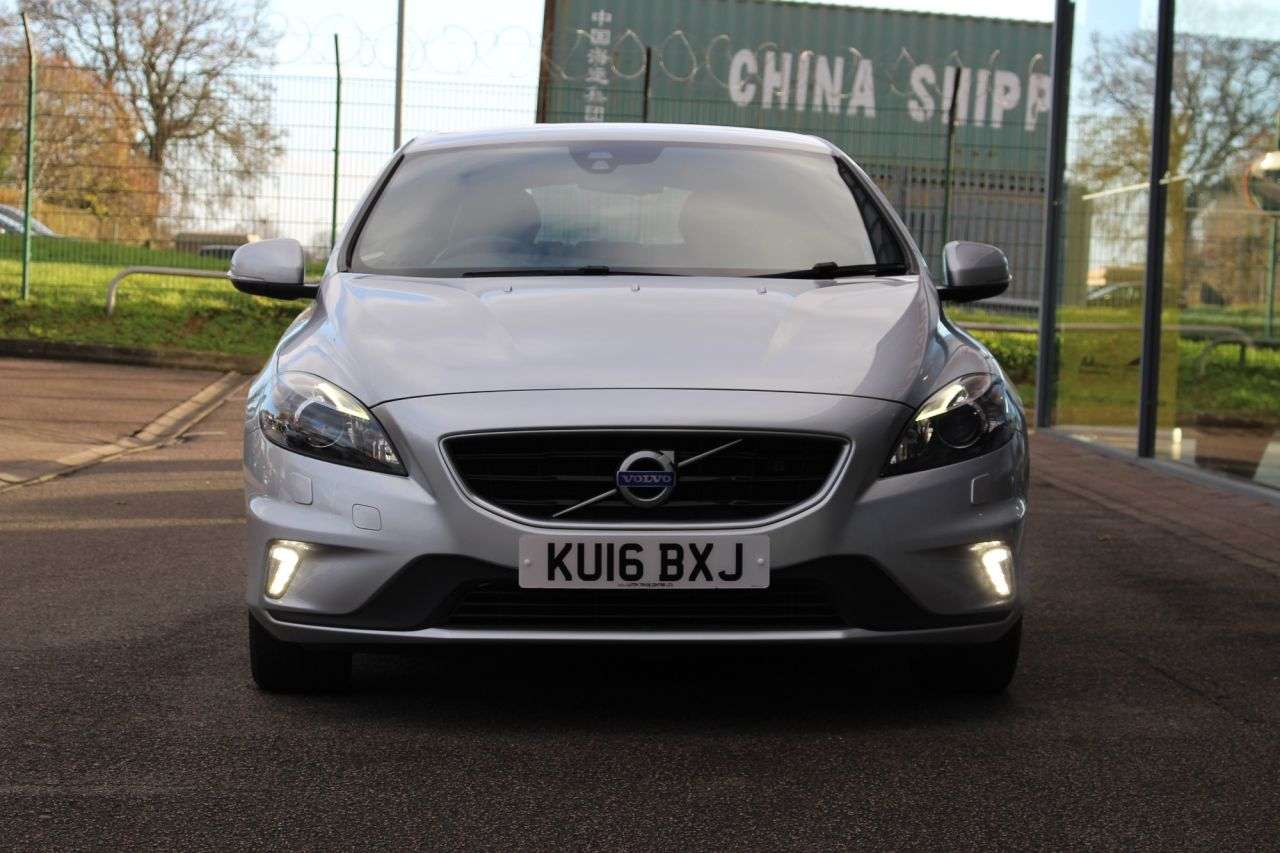 2016 VOLVO V40 2016 VOLVO V40