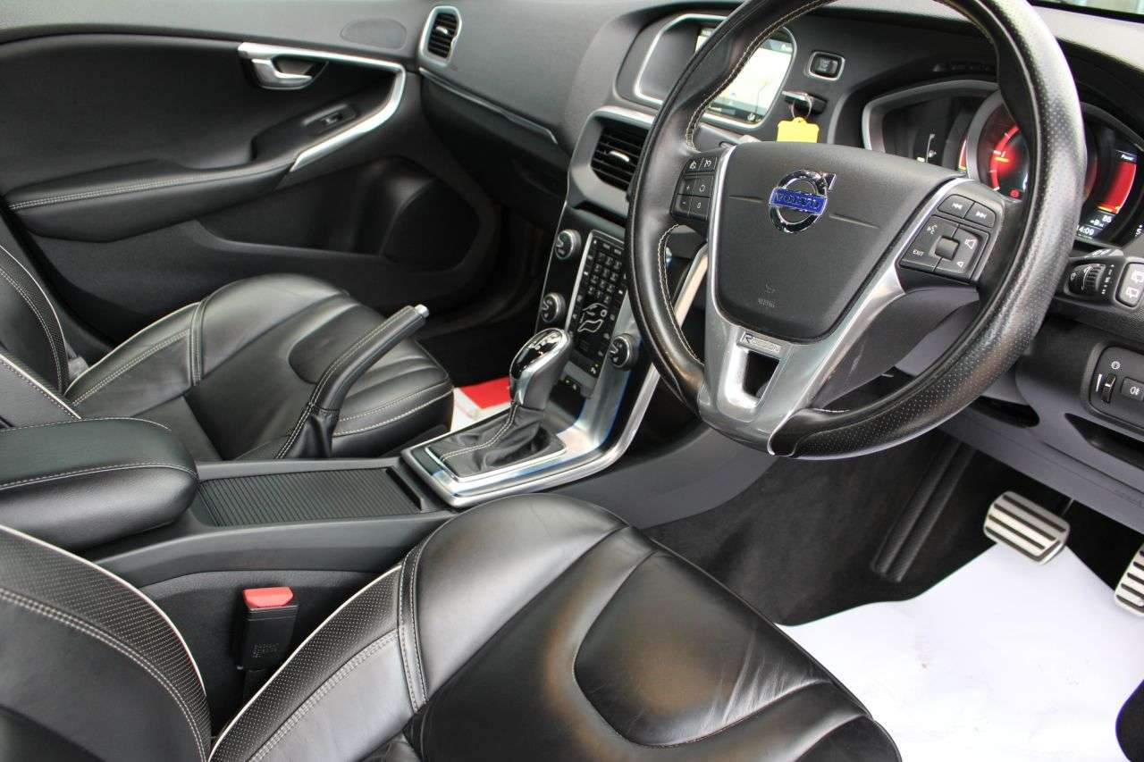 2016 VOLVO V40 2016 VOLVO V40