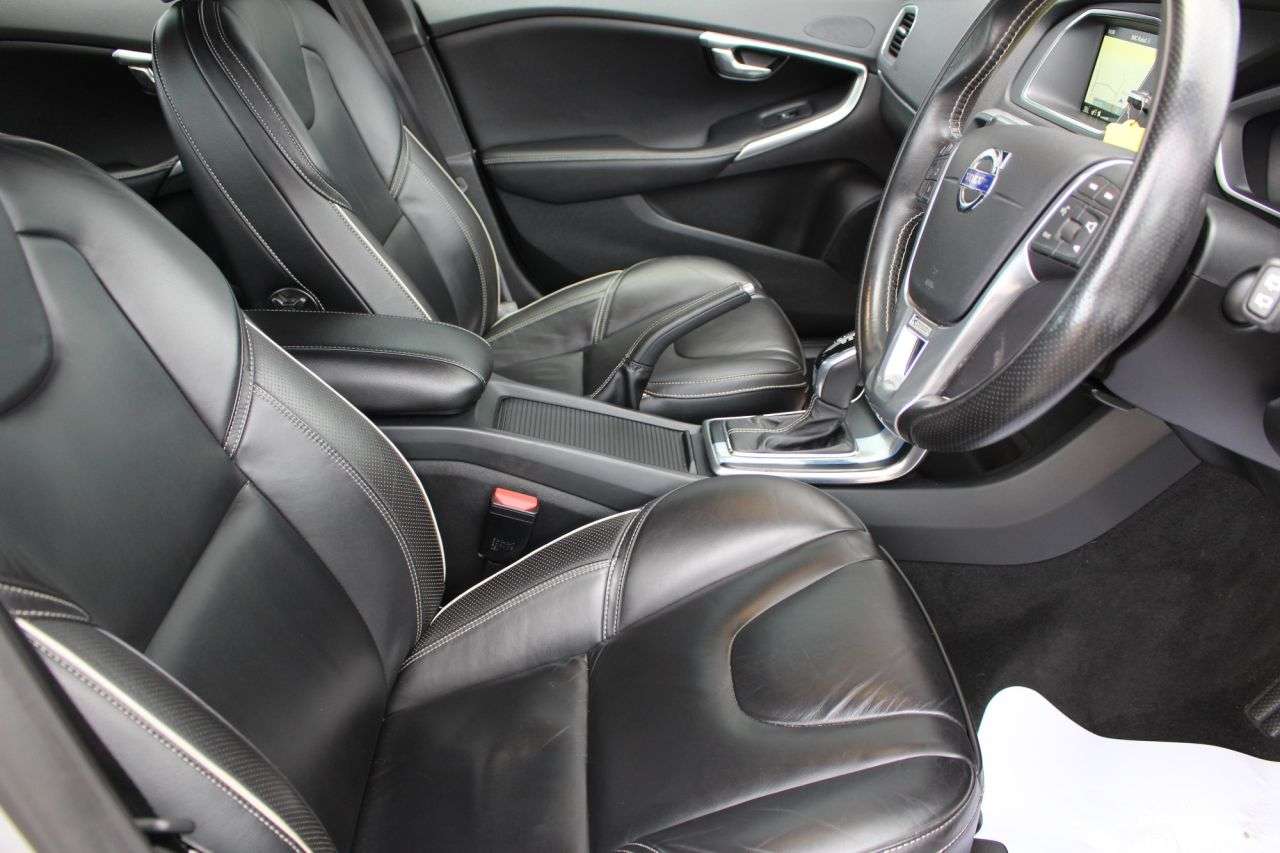 2016 VOLVO V40 2016 VOLVO V40