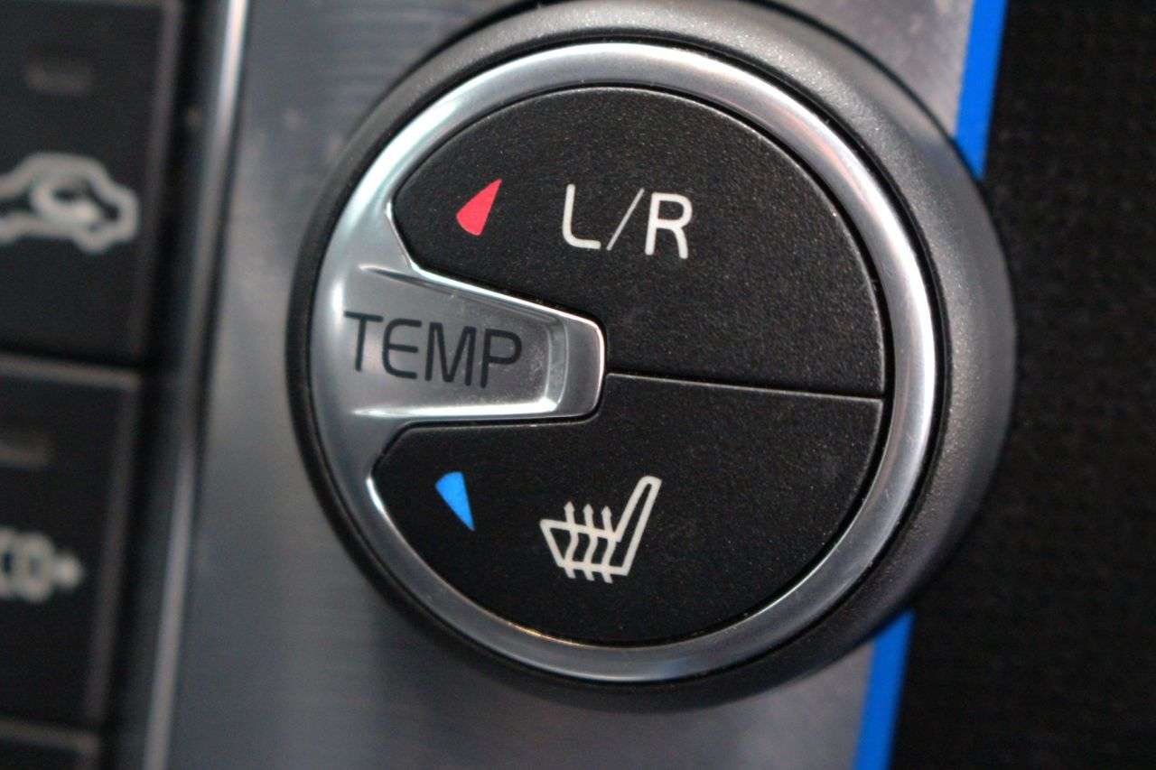 2016 VOLVO V40 2016 VOLVO V40