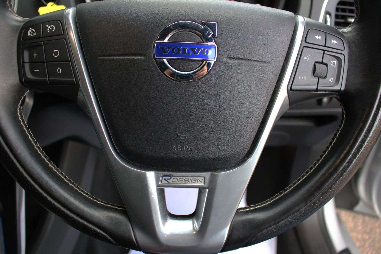 2016 VOLVO V40 2016 VOLVO V40