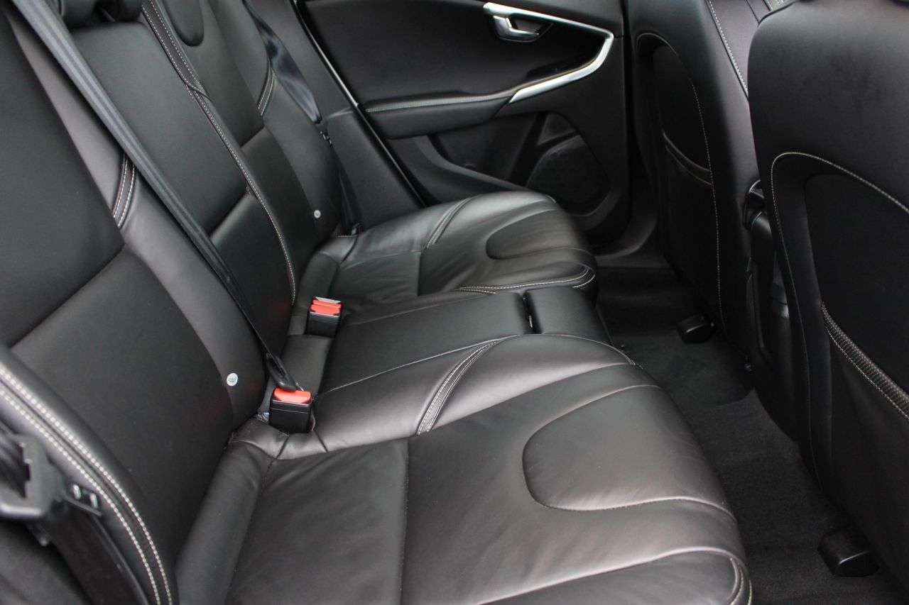 2016 VOLVO V40 2016 VOLVO V40