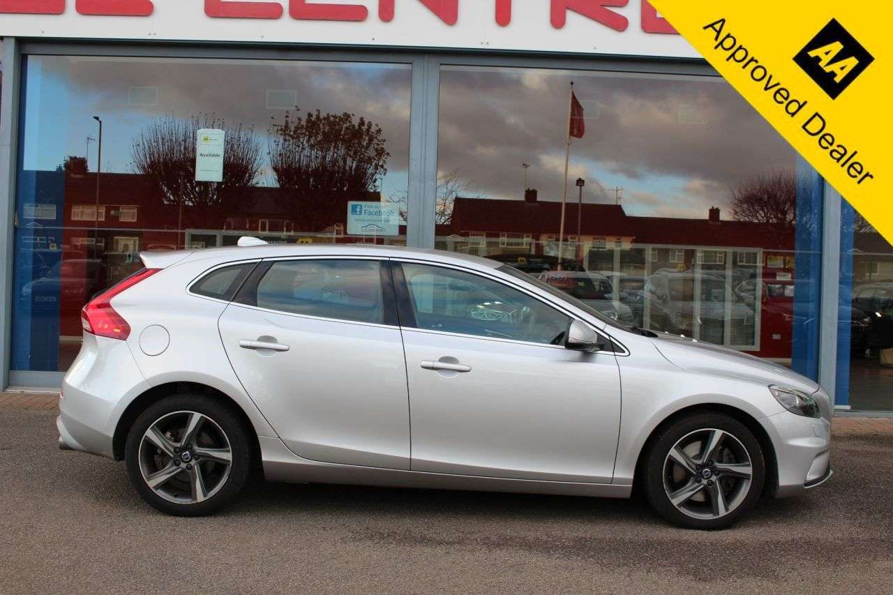 2016 VOLVO V40 2016 VOLVO V40