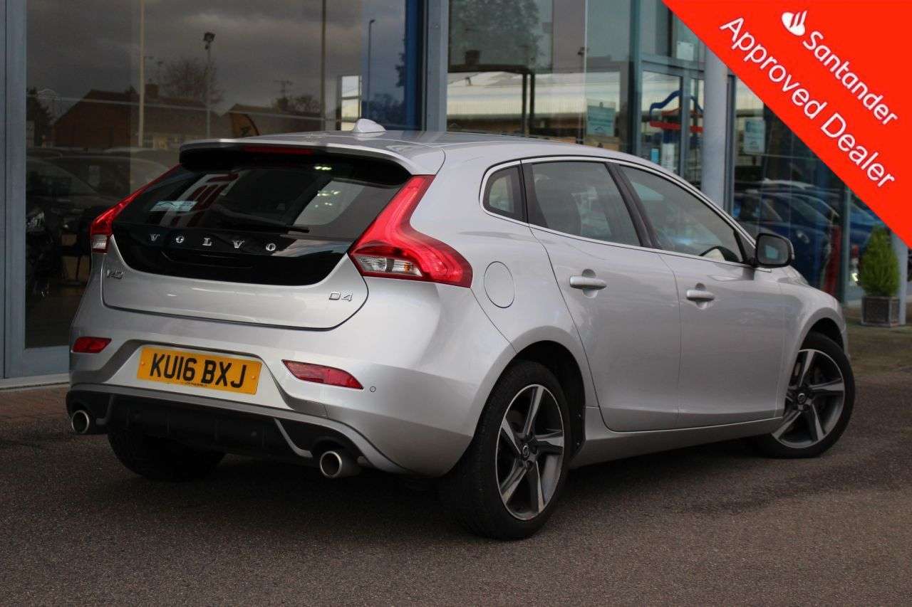2016 VOLVO V40 2016 VOLVO V40
