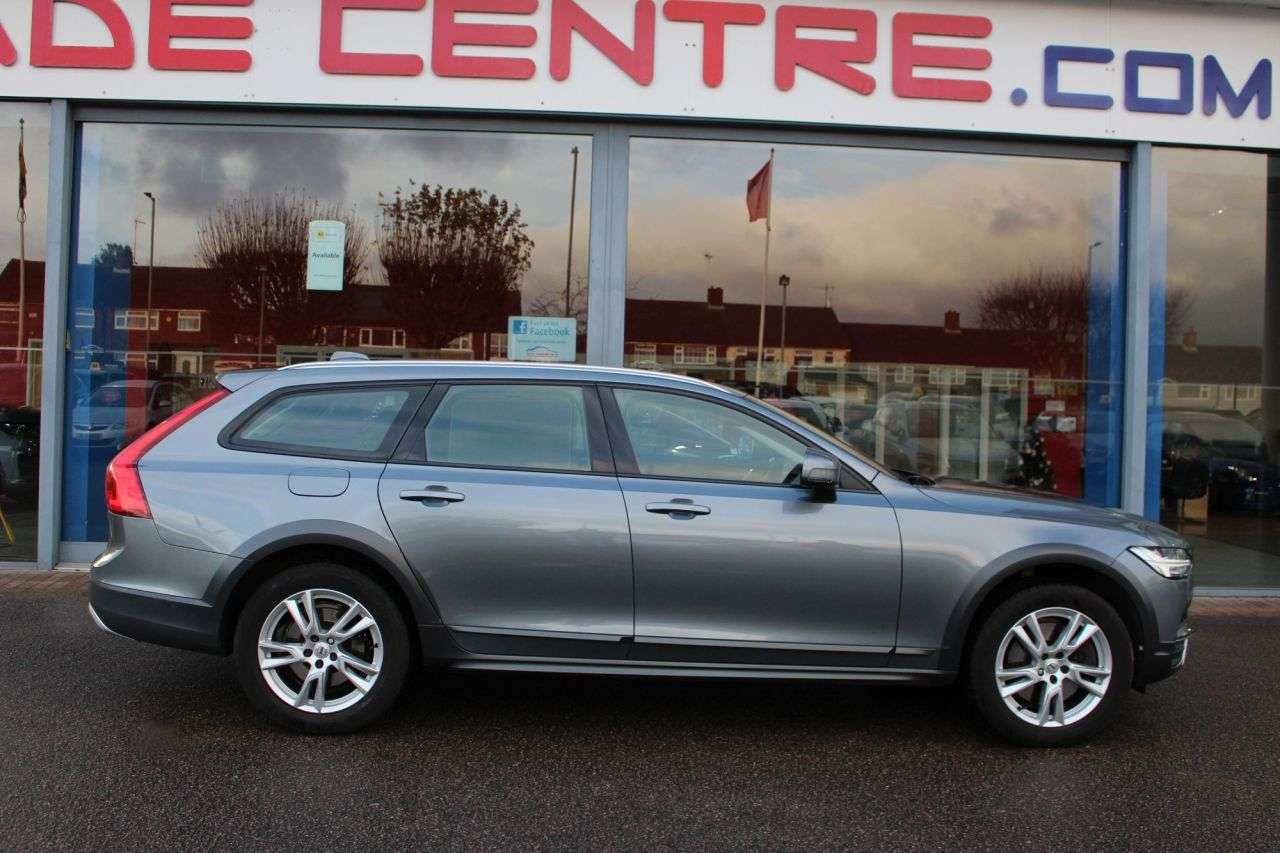 A 2019 VOLVO V90 CROSS COUNTRY 2.0 T5 Estate 5dr Petrol Auto AWD Euro 6 (s/s) (250 ps) 18" ALLOYS, P/SENSO A 2019 VOLVO V90 CROSS COUNTRY 2.0 T5 Estate 5dr Petrol Auto AWD Euro 6 (s/s) (250 ps) 18" ALLOYS, P/SENSO