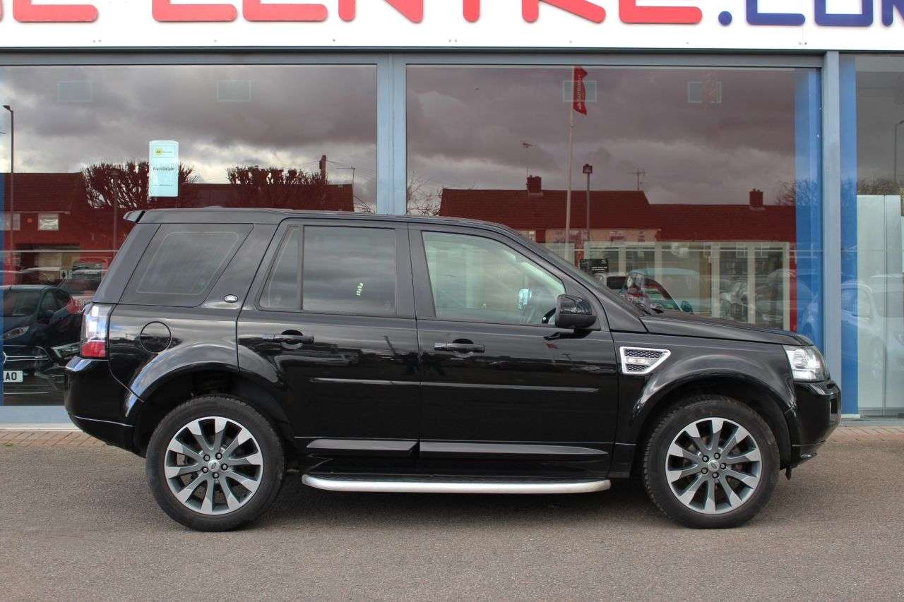 A 2013 LAND ROVER FREELANDER 2 2.2 SD4 HSE Lux SUV 5dr Diesel CommandShift 4WD Euro 5 (190 ps) XENONS, CRU A 2013 LAND ROVER FREELANDER 2 2.2 SD4 HSE Lux SUV 5dr Diesel CommandShift 4WD Euro 5 (190 ps) XENONS, CRU