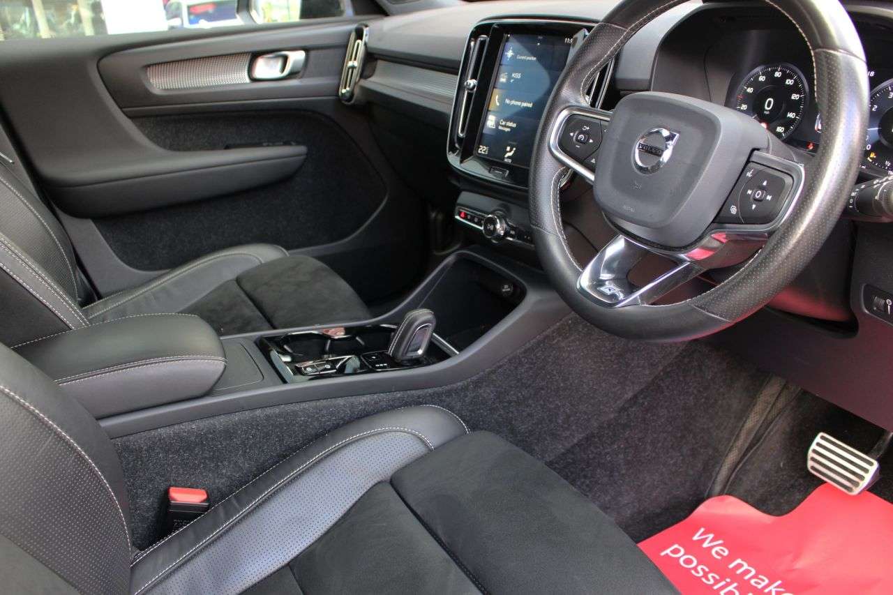 2020 VOLVO XC40 2020 VOLVO XC40