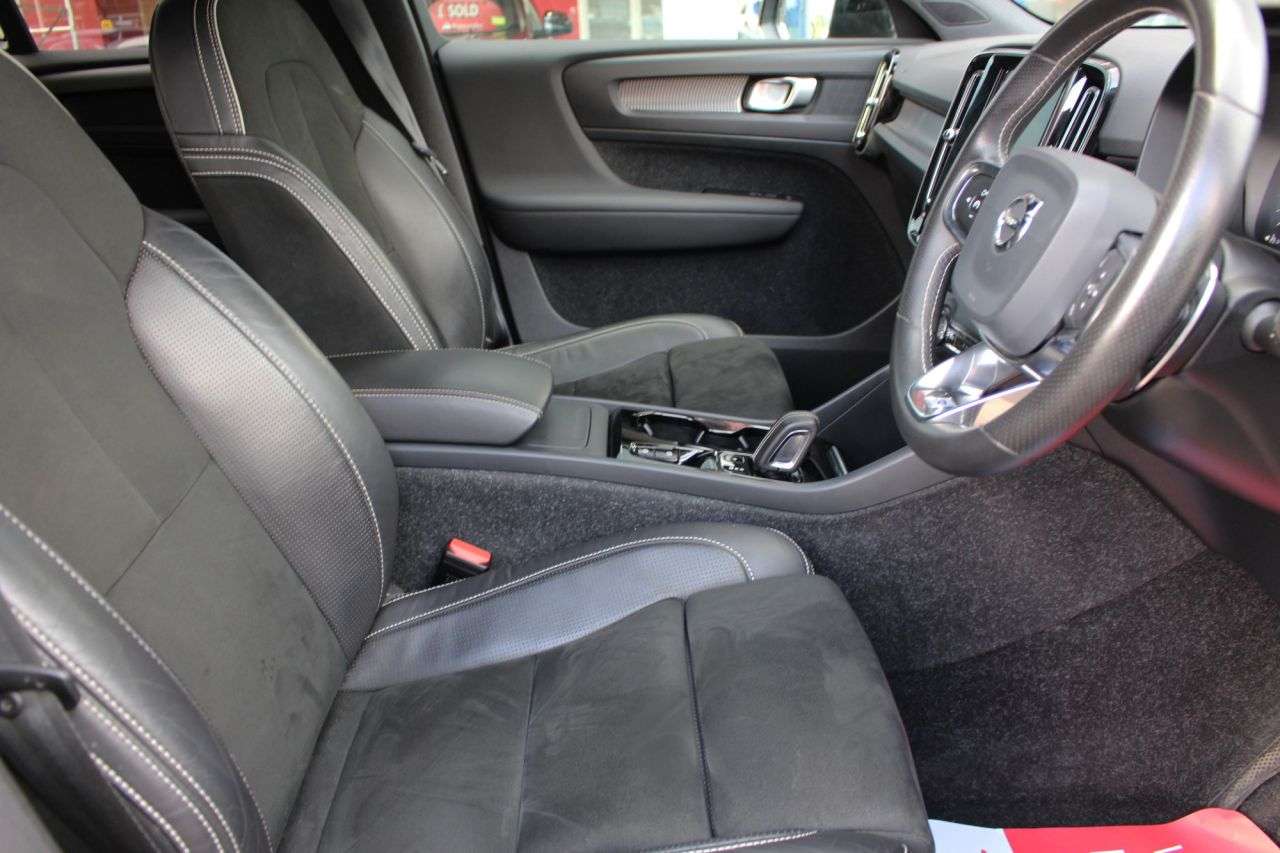 2020 VOLVO XC40 2020 VOLVO XC40