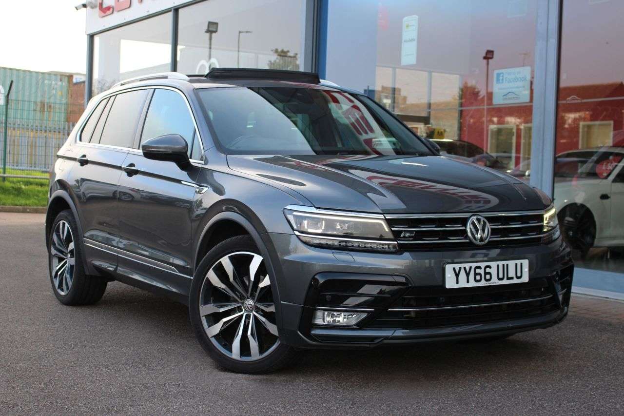 A 2016 VOLKSWAGEN TIGUAN 2.0 TDI BlueMotion Tech R-Line SUV 5dr Diesel DSG Euro 6 (s/s) (150 ps) ACT A 2016 VOLKSWAGEN TIGUAN 2.0 TDI BlueMotion Tech R-Line SUV 5dr Diesel DSG Euro 6 (s/s) (150 ps) ACT