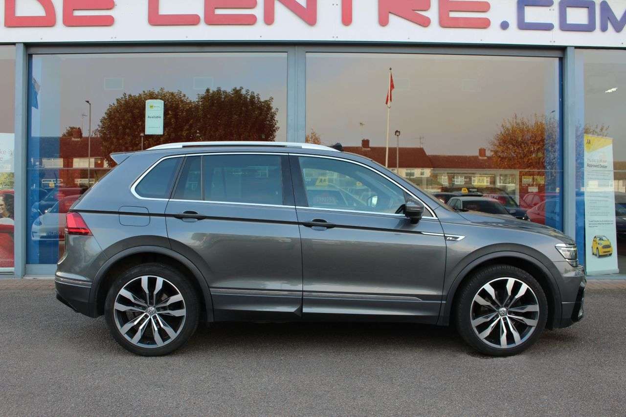 A 2016 VOLKSWAGEN TIGUAN 2.0 TDI BlueMotion Tech R-Line SUV 5dr Diesel DSG Euro 6 (s/s) (150 ps) ACT A 2016 VOLKSWAGEN TIGUAN 2.0 TDI BlueMotion Tech R-Line SUV 5dr Diesel DSG Euro 6 (s/s) (150 ps) ACT