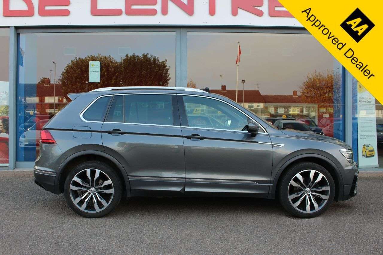 A 2016 VOLKSWAGEN TIGUAN 2.0 TDI BlueMotion Tech R-Line SUV 5dr Diesel DSG Euro 6 (s/s) (150 ps) ACT A 2016 VOLKSWAGEN TIGUAN 2.0 TDI BlueMotion Tech R-Line SUV 5dr Diesel DSG Euro 6 (s/s) (150 ps) ACT