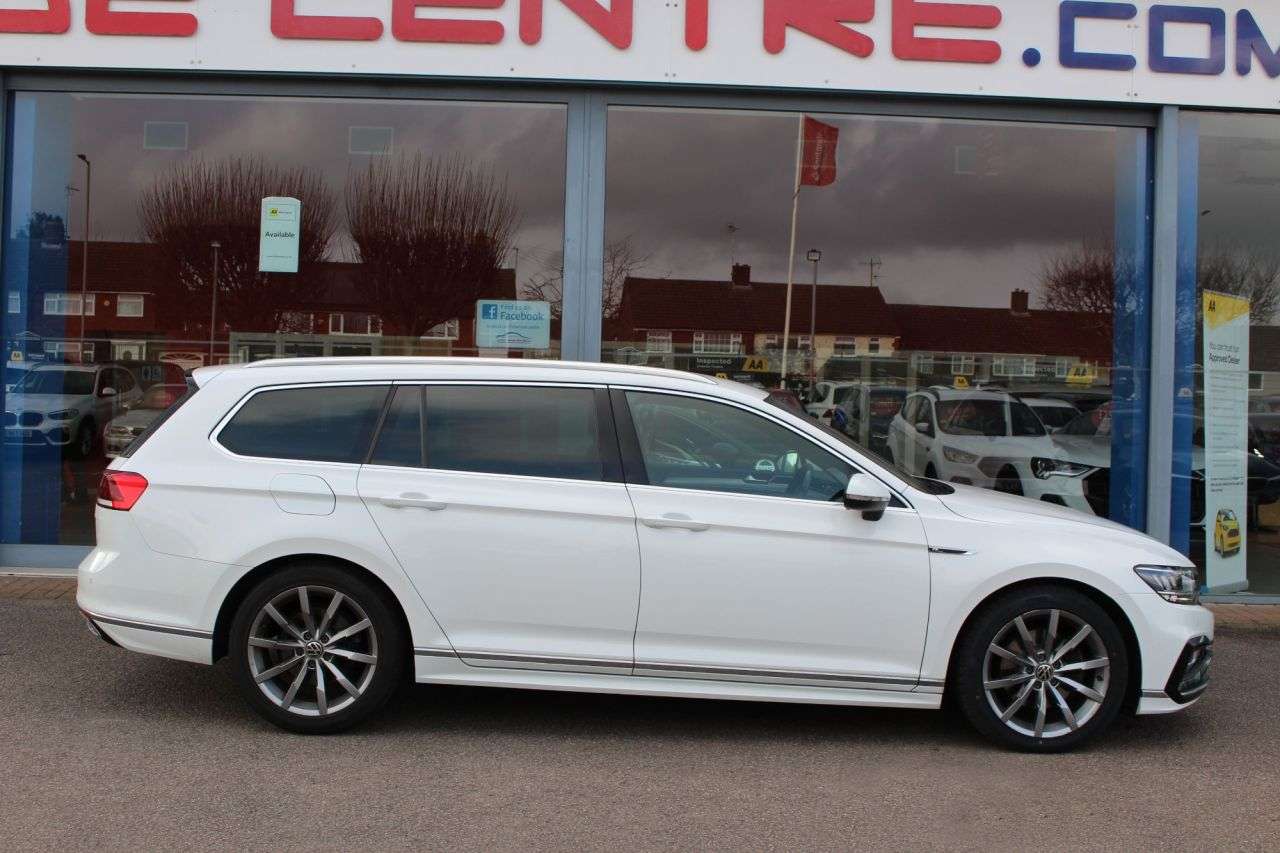 A 2021 VOLKSWAGEN PASSAT 2.0 TDI EVO R-Line Estate 5dr Diesel DSG Euro 6 (s/s) (150 ps) 18" ALLOYS, A 2021 VOLKSWAGEN PASSAT 2.0 TDI EVO R-Line Estate 5dr Diesel DSG Euro 6 (s/s) (150 ps) 18" ALLOYS,