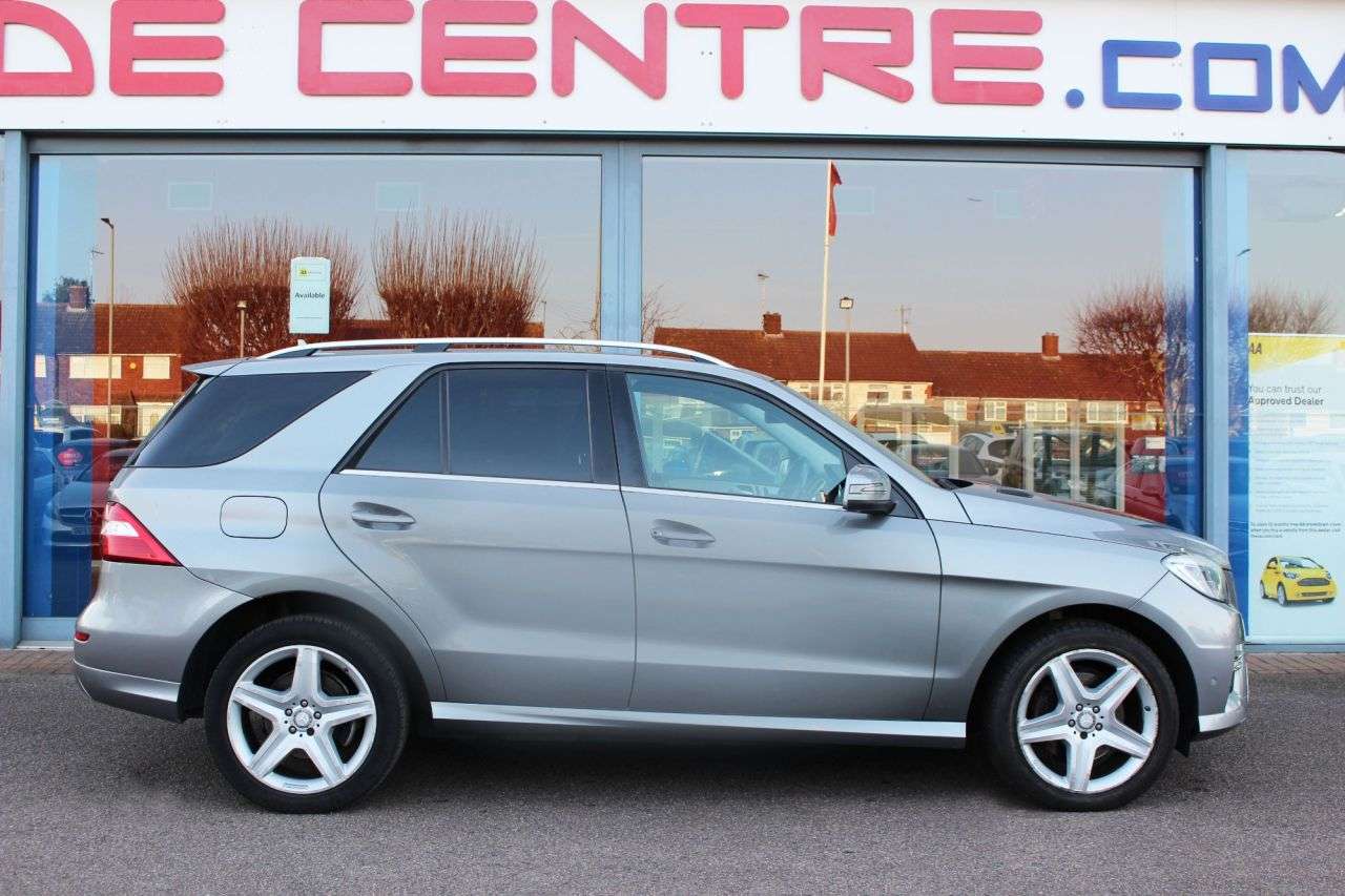 A 2015 MERCEDES-BENZ M CLASS 2.1 ML250 BlueTEC AMG Line SUV 5dr Diesel G-Tronic 4WD Euro 6 (s/s) (204 ps A 2015 MERCEDES-BENZ M CLASS 2.1 ML250 BlueTEC AMG Line SUV 5dr Diesel G-Tronic 4WD Euro 6 (s/s) (204 ps
