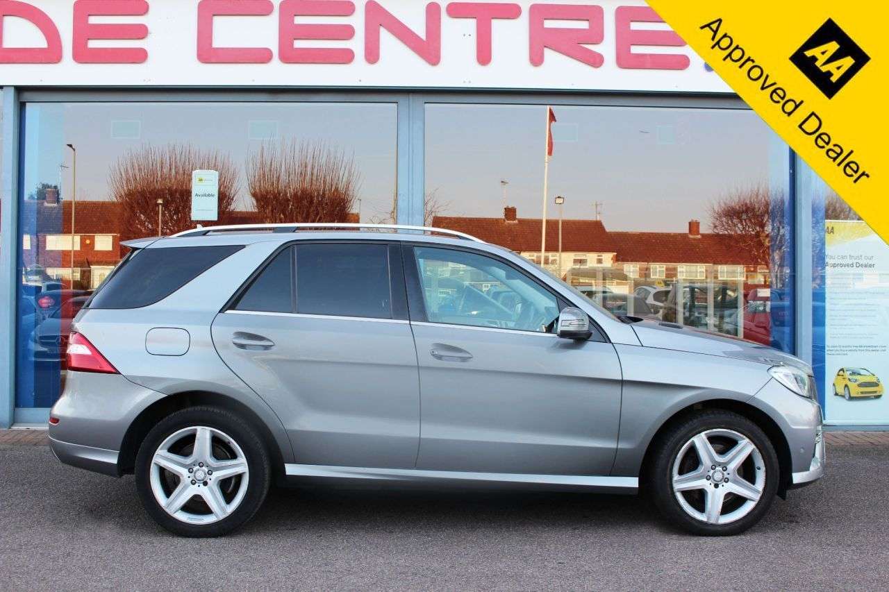 A 2015 MERCEDES-BENZ M CLASS 2.1 ML250 BlueTEC AMG Line SUV 5dr Diesel G-Tronic 4WD Euro 6 (s/s) (204 ps A 2015 MERCEDES-BENZ M CLASS 2.1 ML250 BlueTEC AMG Line SUV 5dr Diesel G-Tronic 4WD Euro 6 (s/s) (204 ps