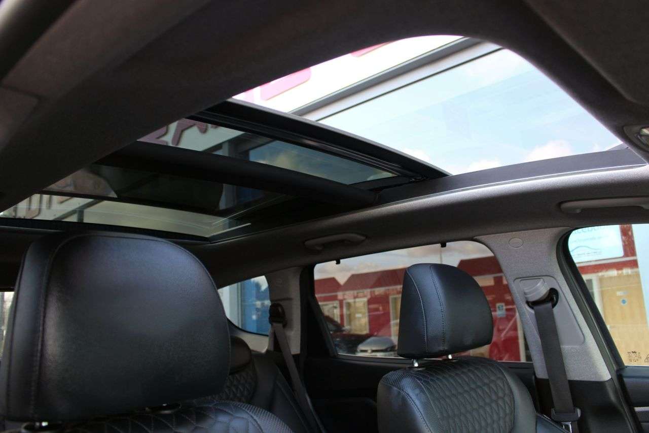 A 2018 HYUNDAI SANTA FE 2.2L CRDI PREMIUM SE 4WD 5d AUTO 197 BHP 7 SEATS, HTD/LTHR, HUD, LDW/BSA, A 2018 HYUNDAI SANTA FE 2.2L CRDI PREMIUM SE 4WD 5d AUTO 197 BHP 7 SEATS, HTD/LTHR, HUD, LDW/BSA,