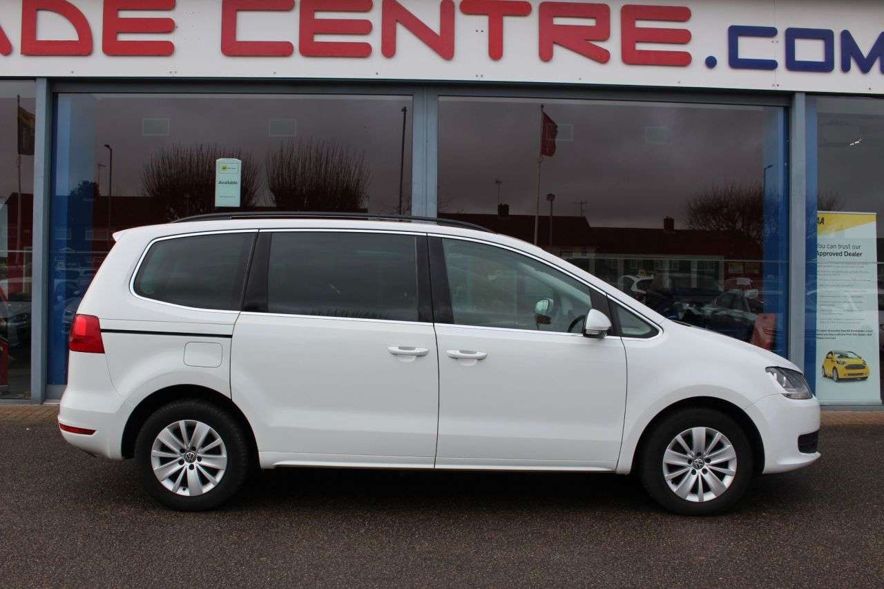 A 2016 VOLKSWAGEN SHARAN 2.0 TDI BlueMotion Tech SE MPV 5dr Diesel DSG Euro 5 (s/s) (140 ps) DAB, BL A 2016 VOLKSWAGEN SHARAN 2.0 TDI BlueMotion Tech SE MPV 5dr Diesel DSG Euro 5 (s/s) (140 ps) DAB, BL