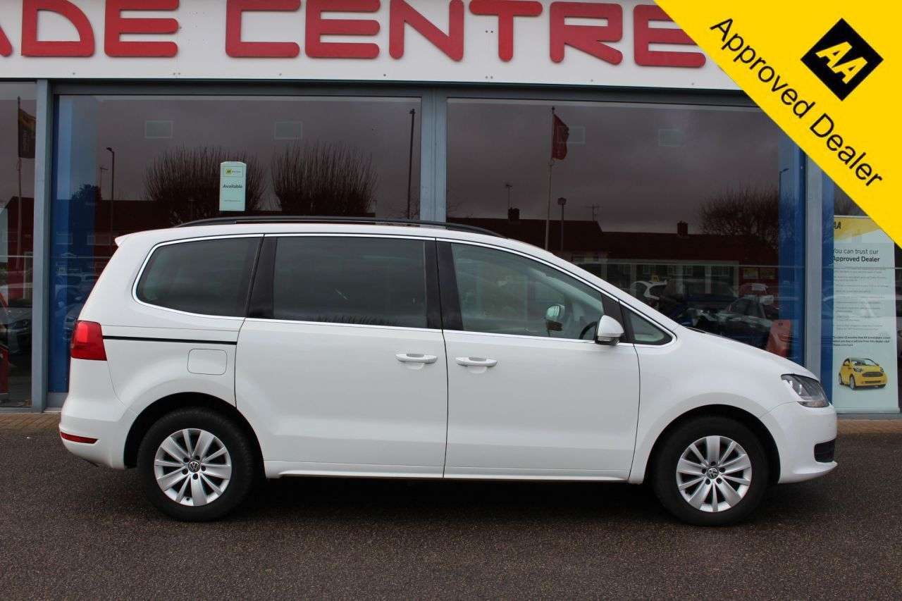 A 2016 VOLKSWAGEN SHARAN 2.0 TDI BlueMotion Tech SE MPV 5dr Diesel DSG Euro 5 (s/s) (140 ps) DAB, BL A 2016 VOLKSWAGEN SHARAN 2.0 TDI BlueMotion Tech SE MPV 5dr Diesel DSG Euro 5 (s/s) (140 ps) DAB, BL