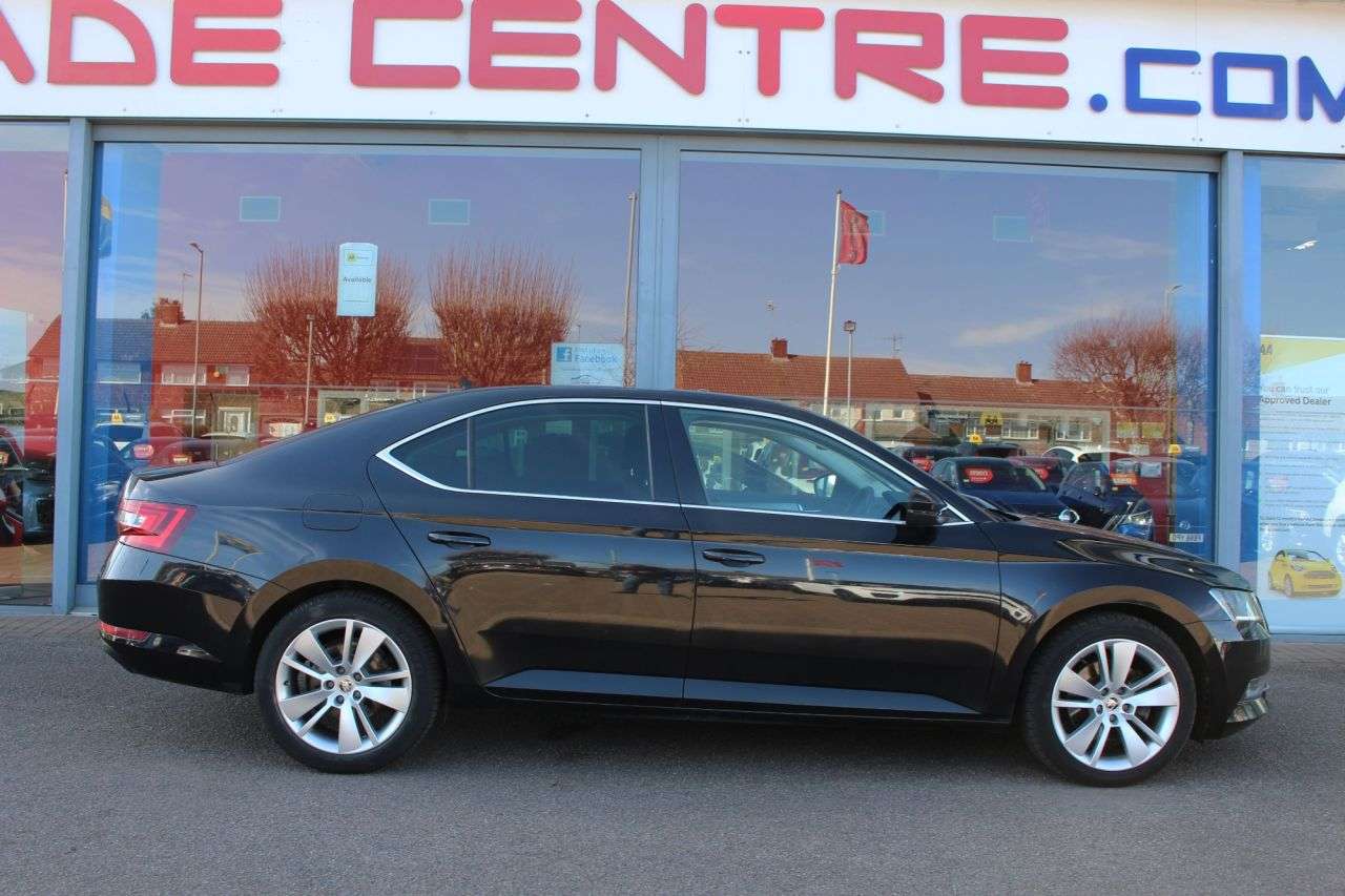 A 2015 SKODA SUPERB 2.0 TDI SE L Executive Hatchback 5dr Diesel DSG Auto 6Spd 4WD Euro 6 (s/s) A 2015 SKODA SUPERB 2.0 TDI SE L Executive Hatchback 5dr Diesel DSG Auto 6Spd 4WD Euro 6 (s/s)