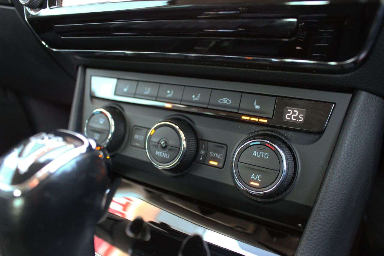 2015 SKODA SUPERB 2015 SKODA SUPERB