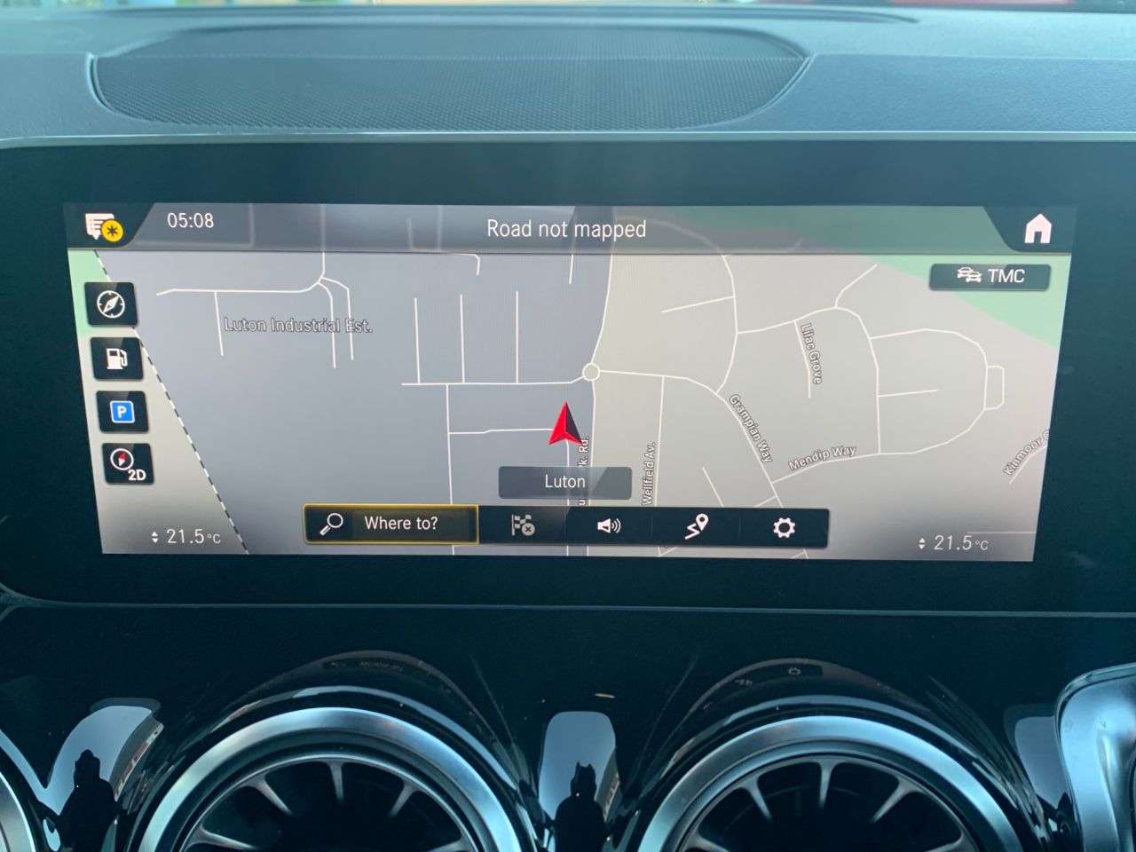 A 2020 MERCEDES-BENZ GLB 2.0 GLB220d AMG Line (Premium) SUV 5dr Diesel 8G-DCT 4MATIC Euro 6 (s/s) (1 A 2020 MERCEDES-BENZ GLB 2.0 GLB220d AMG Line (Premium) SUV 5dr Diesel 8G-DCT 4MATIC Euro 6 (s/s) (1