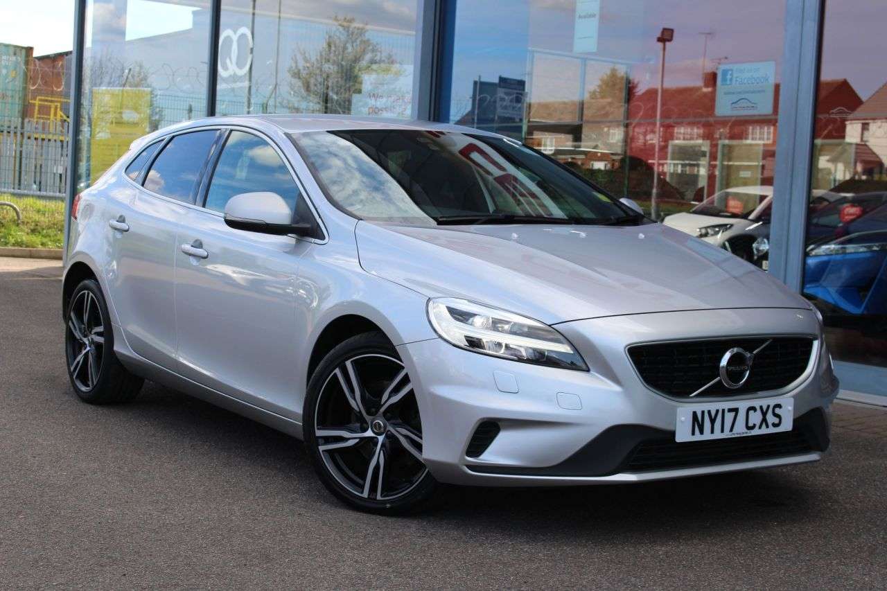 A 2017 VOLVO V40 2.0 T2 R-Design Pro Hatchback 5dr Petrol Manual Euro 6 (s/s) (122 ps) CRUIS A 2017 VOLVO V40 2.0 T2 R-Design Pro Hatchback 5dr Petrol Manual Euro 6 (s/s) (122 ps) CRUIS