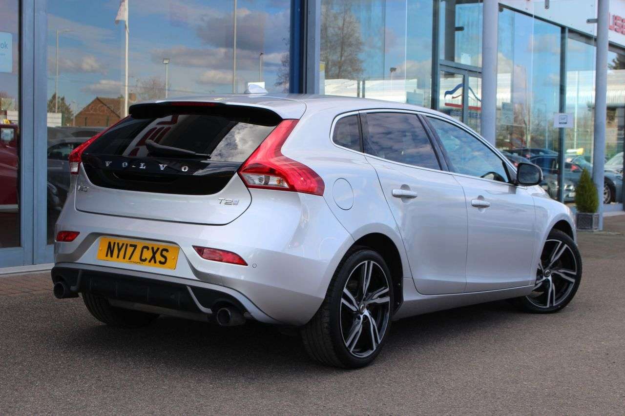 2017 VOLVO V40 2017 VOLVO V40