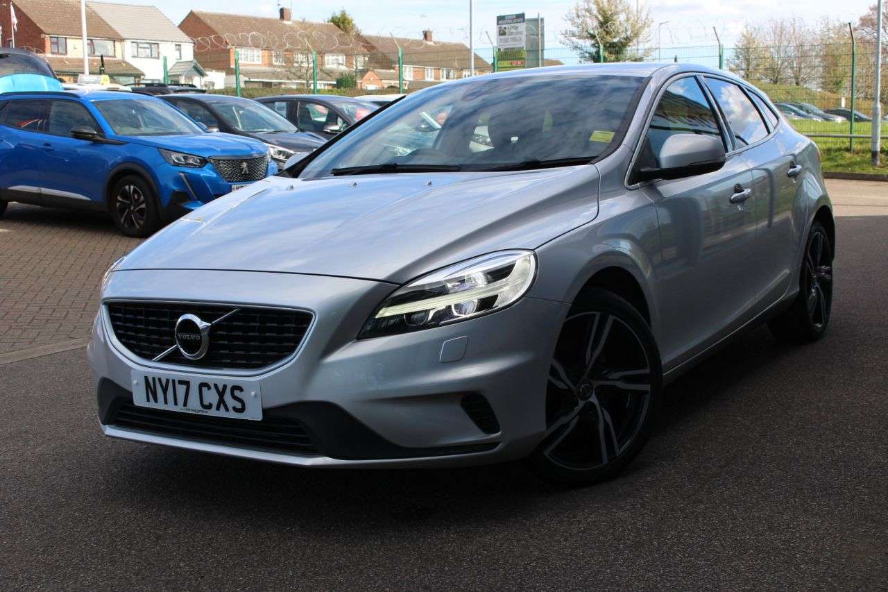 2017 VOLVO V40 2017 VOLVO V40
