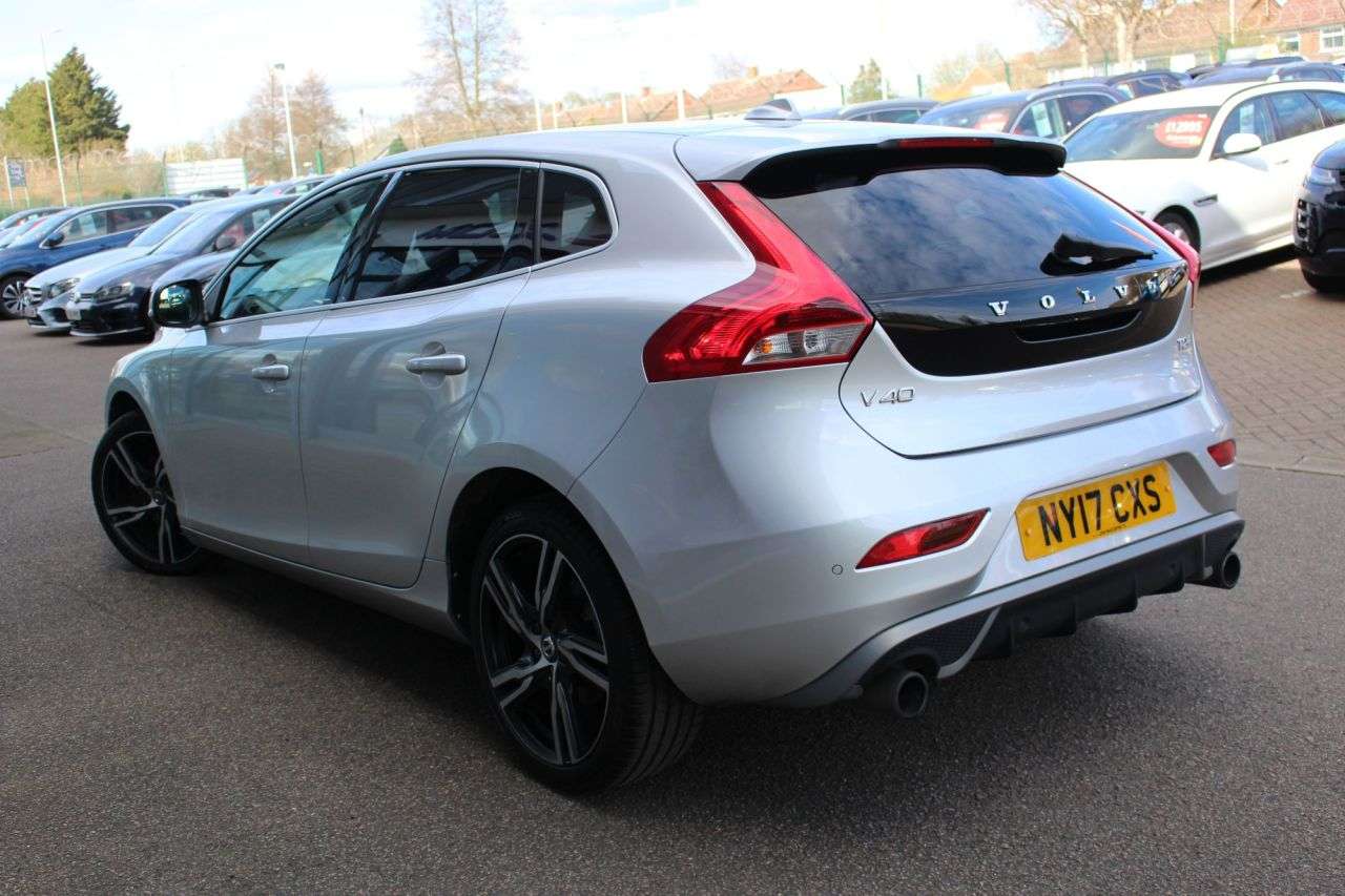 2017 VOLVO V40 2017 VOLVO V40