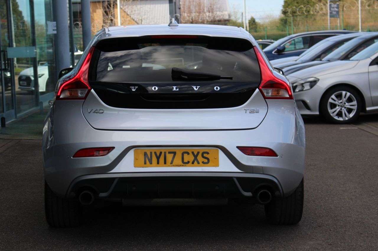 2017 VOLVO V40 2017 VOLVO V40