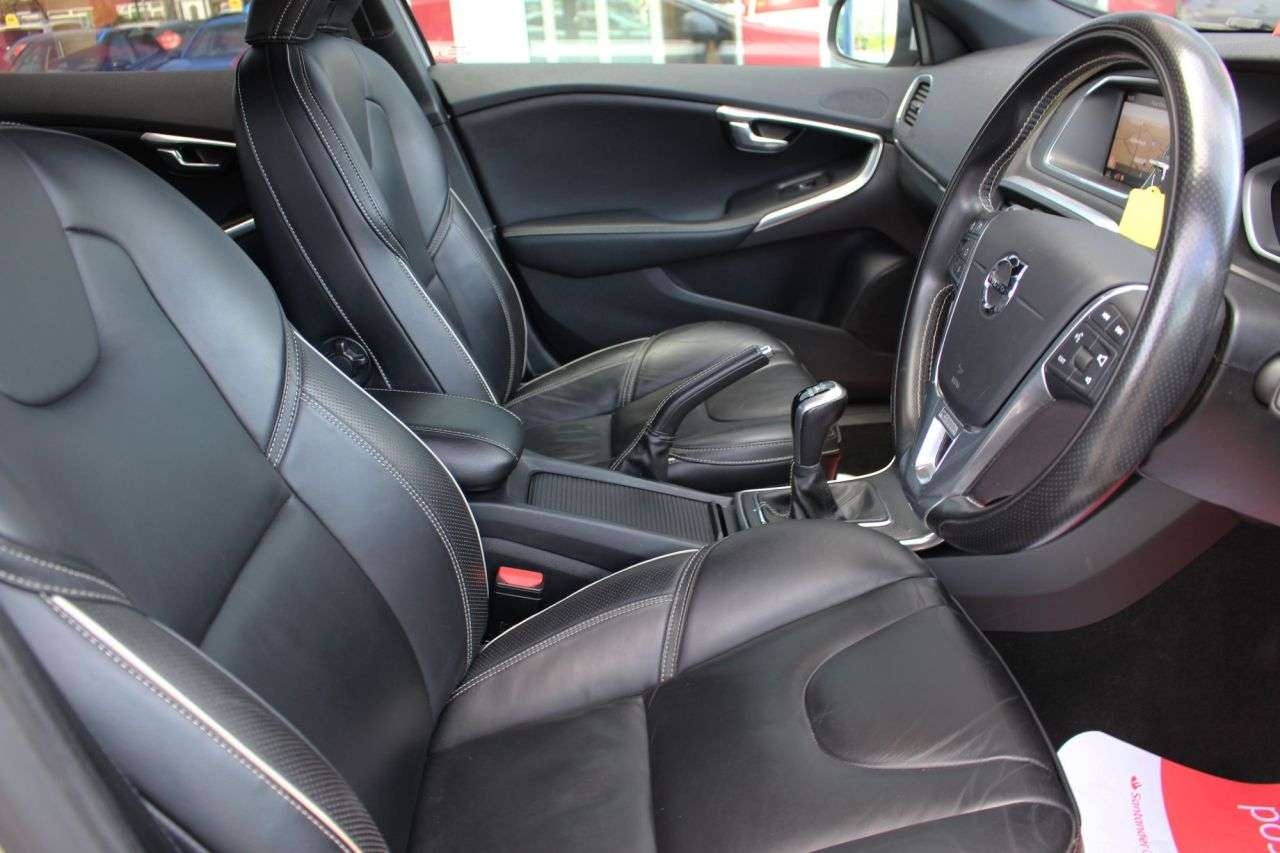 2017 VOLVO V40 2017 VOLVO V40