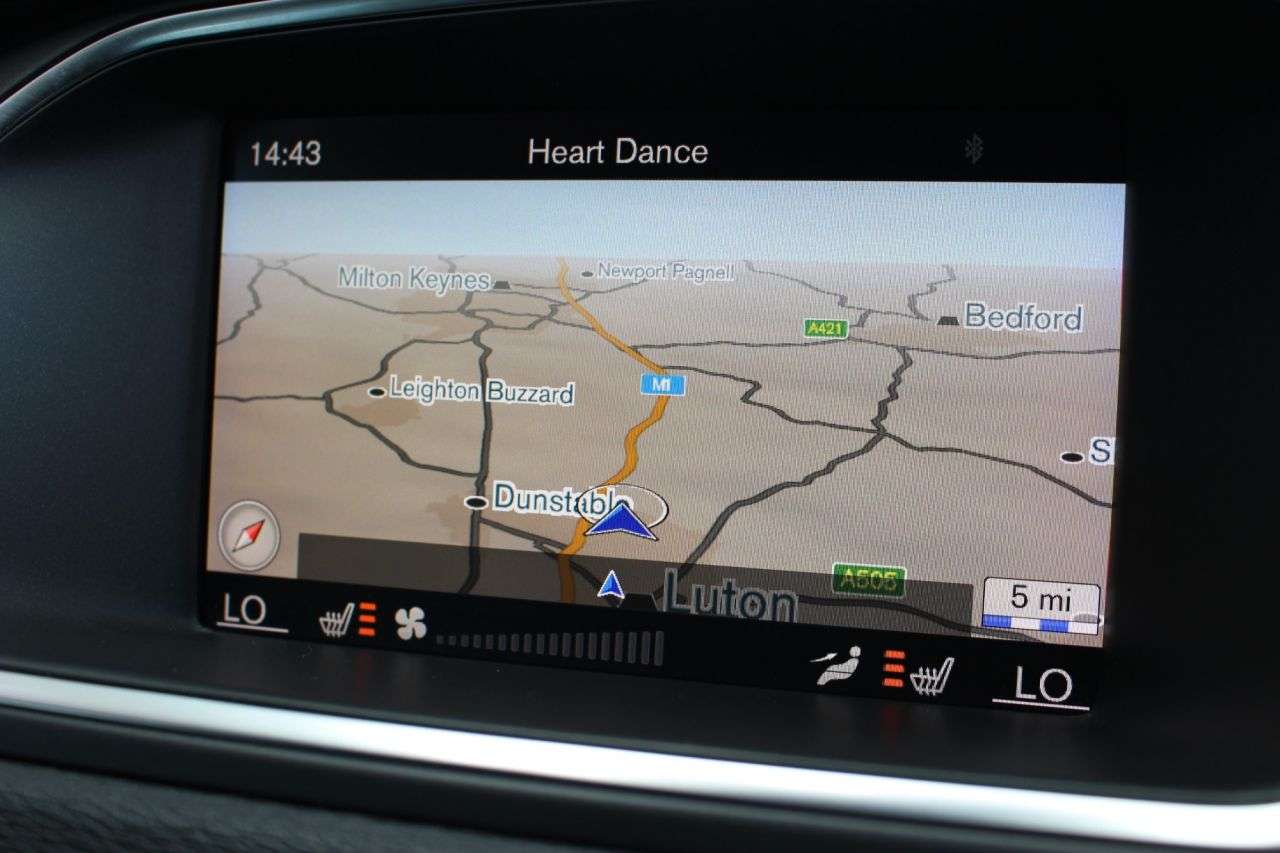 2017 VOLVO V40 2017 VOLVO V40