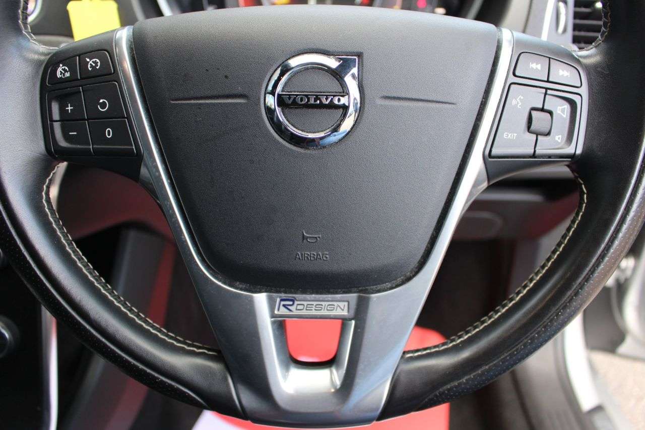 2017 VOLVO V40 2017 VOLVO V40