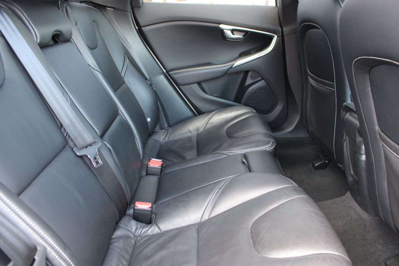 2017 VOLVO V40 2017 VOLVO V40