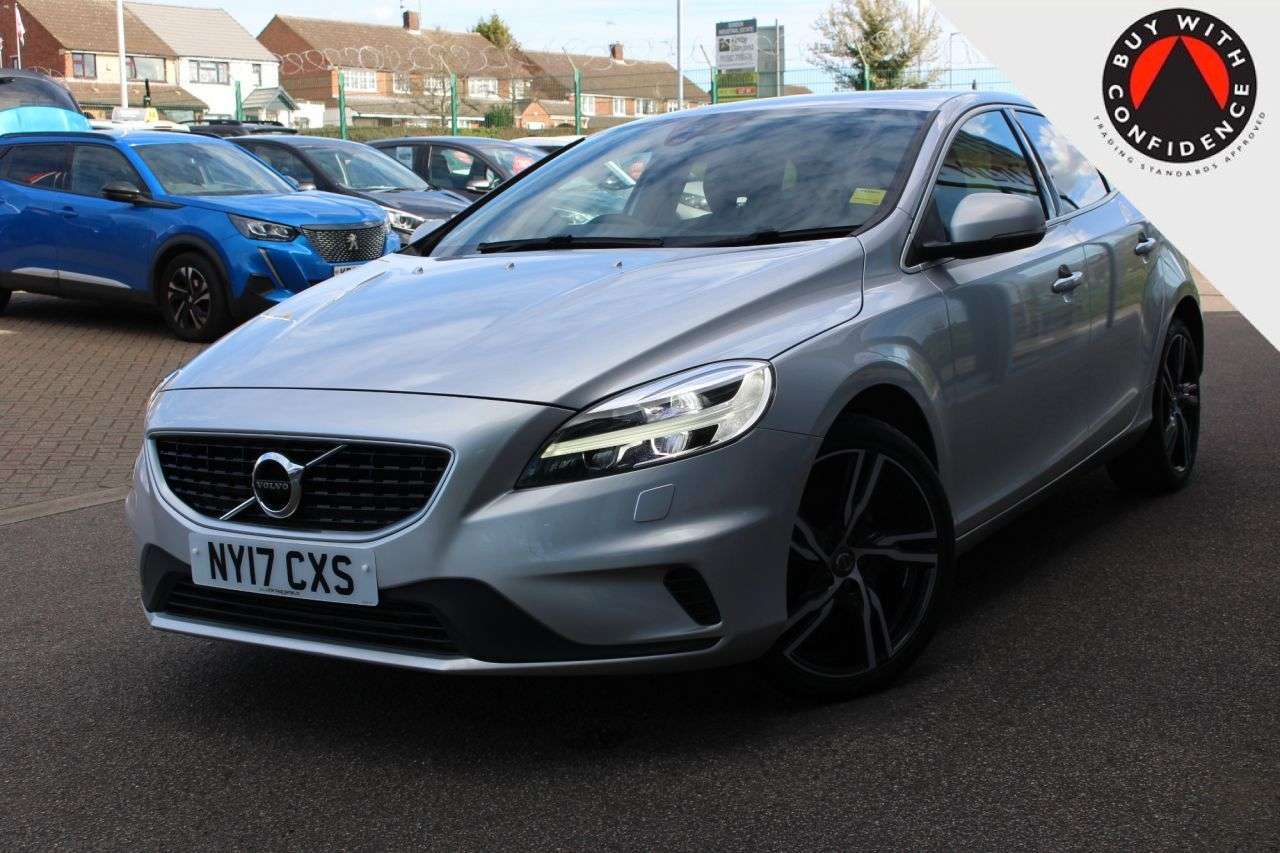 2017 VOLVO V40 2017 VOLVO V40
