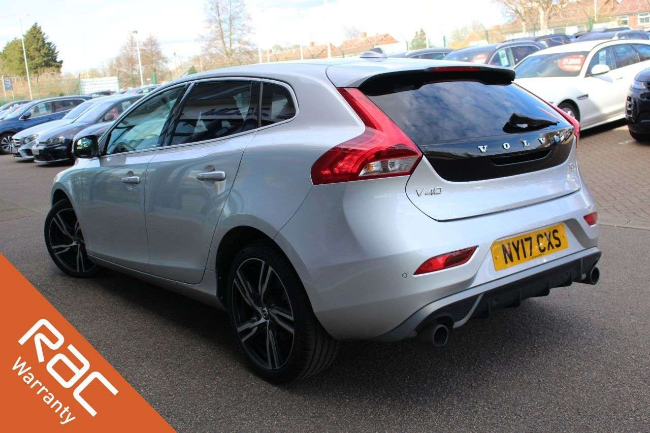 2017 VOLVO V40 2017 VOLVO V40