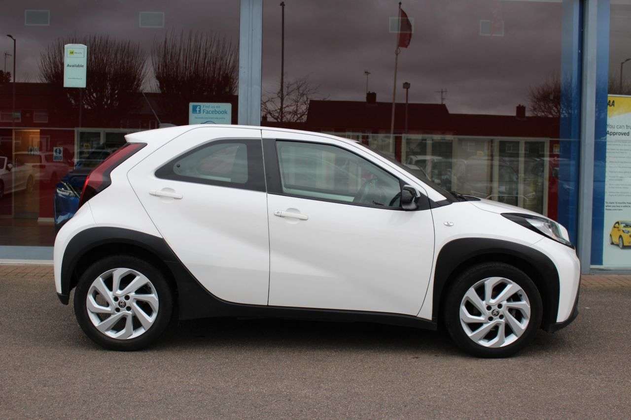 A 2023 TOYOTA AYGO X 1.0 VVT-i Pure Hatchback 5dr Petrol x-shift Euro 6 (s/s) (72 ps) CRUISE/LDW A 2023 TOYOTA AYGO X 1.0 VVT-i Pure Hatchback 5dr Petrol x-shift Euro 6 (s/s) (72 ps) CRUISE/LDW