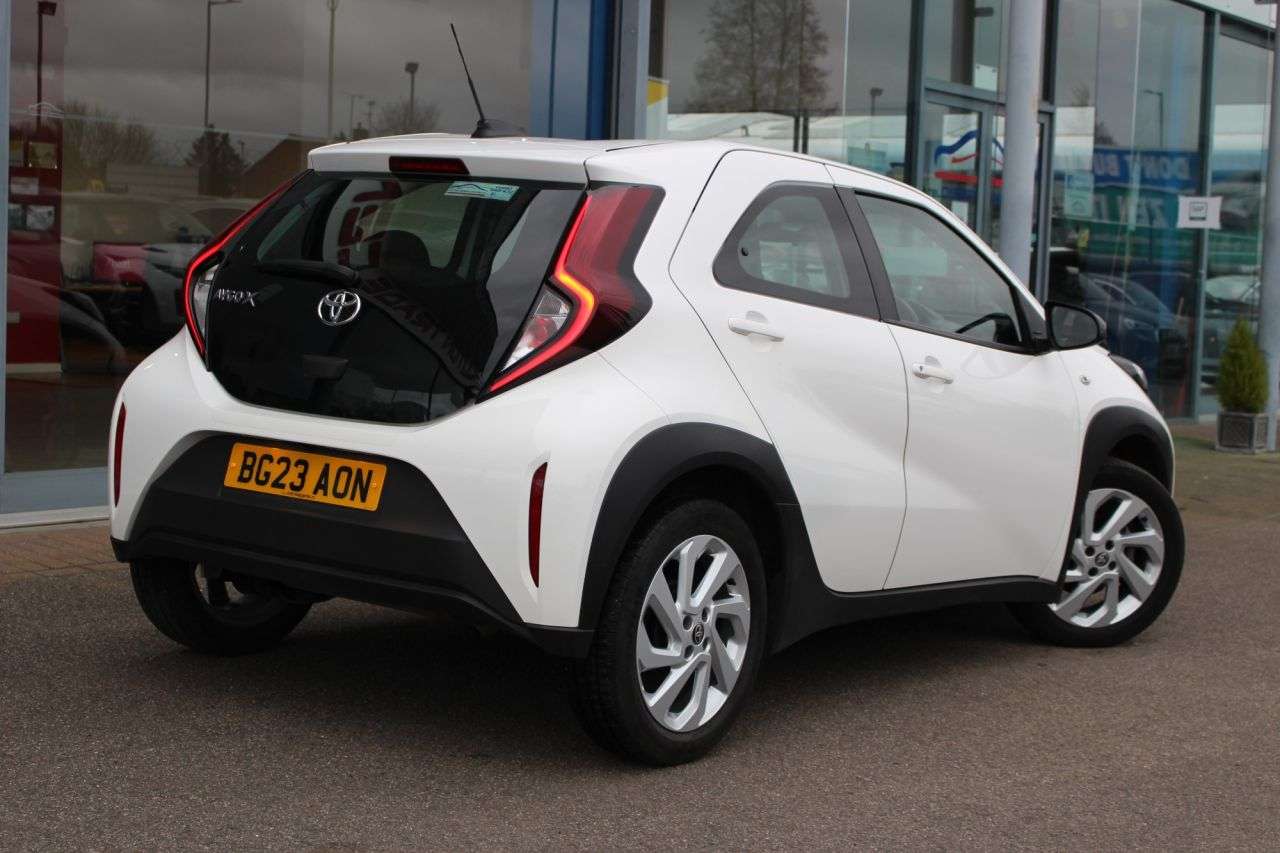 2023 TOYOTA AYGO X 2023 TOYOTA AYGO X