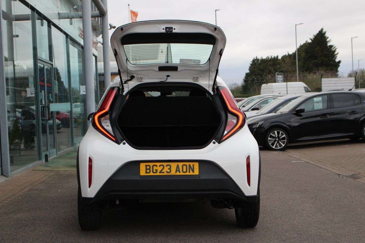 2023 TOYOTA AYGO X 2023 TOYOTA AYGO X