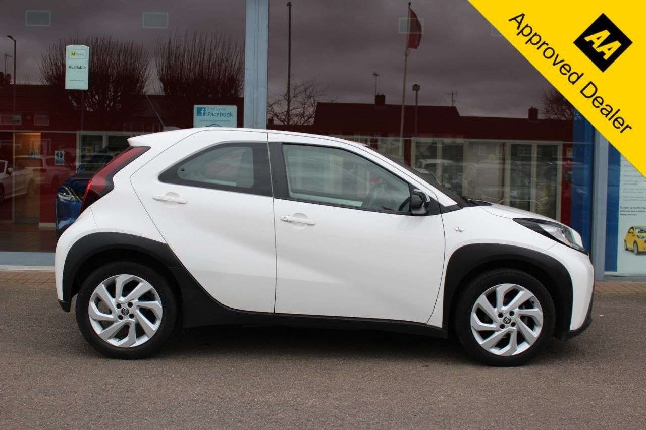 A 2023 TOYOTA AYGO X 1.0 VVT-i Pure Hatchback 5dr Petrol x-shift Euro 6 (s/s) (72 ps) CRUISE/LDW A 2023 TOYOTA AYGO X 1.0 VVT-i Pure Hatchback 5dr Petrol x-shift Euro 6 (s/s) (72 ps) CRUISE/LDW