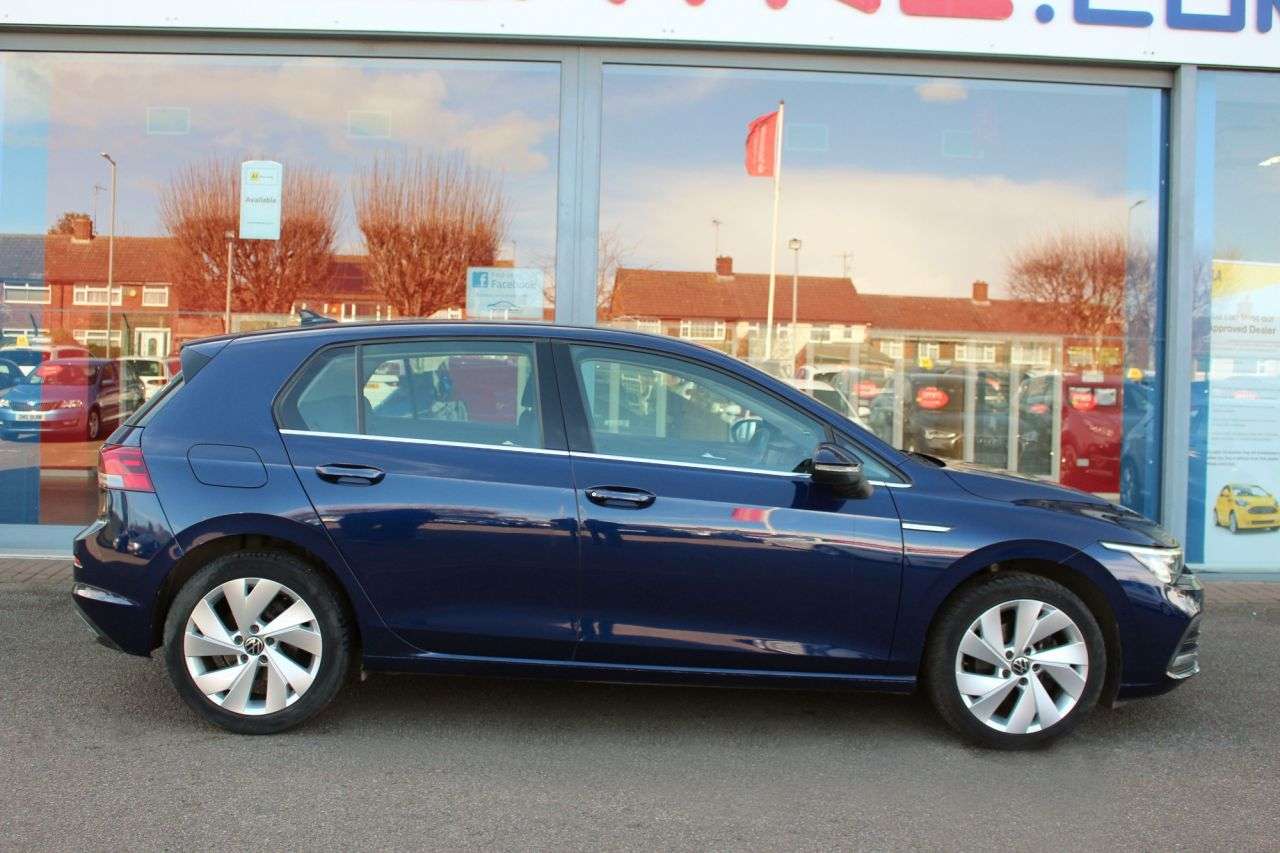 A 2021 VOLKSWAGEN GOLF 1.5 TSI Style Hatchback 5dr Petrol Manual Euro 6 (s/s) (130 ps) P/SENSORS, A 2021 VOLKSWAGEN GOLF 1.5 TSI Style Hatchback 5dr Petrol Manual Euro 6 (s/s) (130 ps) P/SENSORS,
