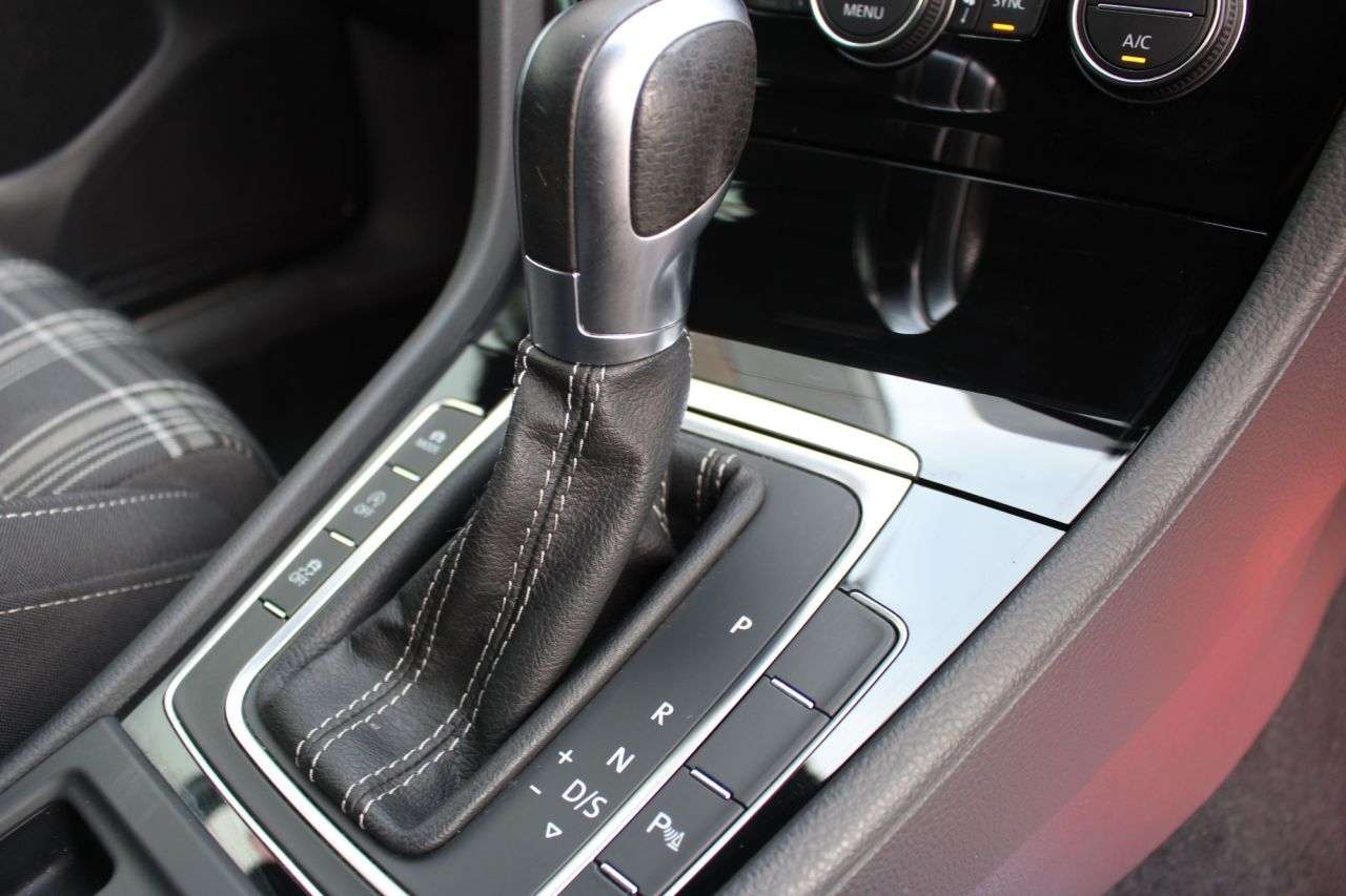 2018 VOLKSWAGEN GOLF 2018 VOLKSWAGEN GOLF