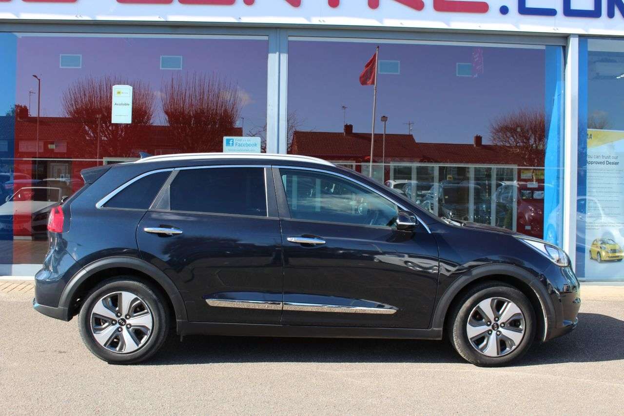 A 2018 KIA NIRO 1.6 GDi 8.9kWh 3 SUV 5dr Petrol Plug-in Hybrid DCT Euro 6 (s/s) (139 bhp) W A 2018 KIA NIRO 1.6 GDi 8.9kWh 3 SUV 5dr Petrol Plug-in Hybrid DCT Euro 6 (s/s) (139 bhp) W