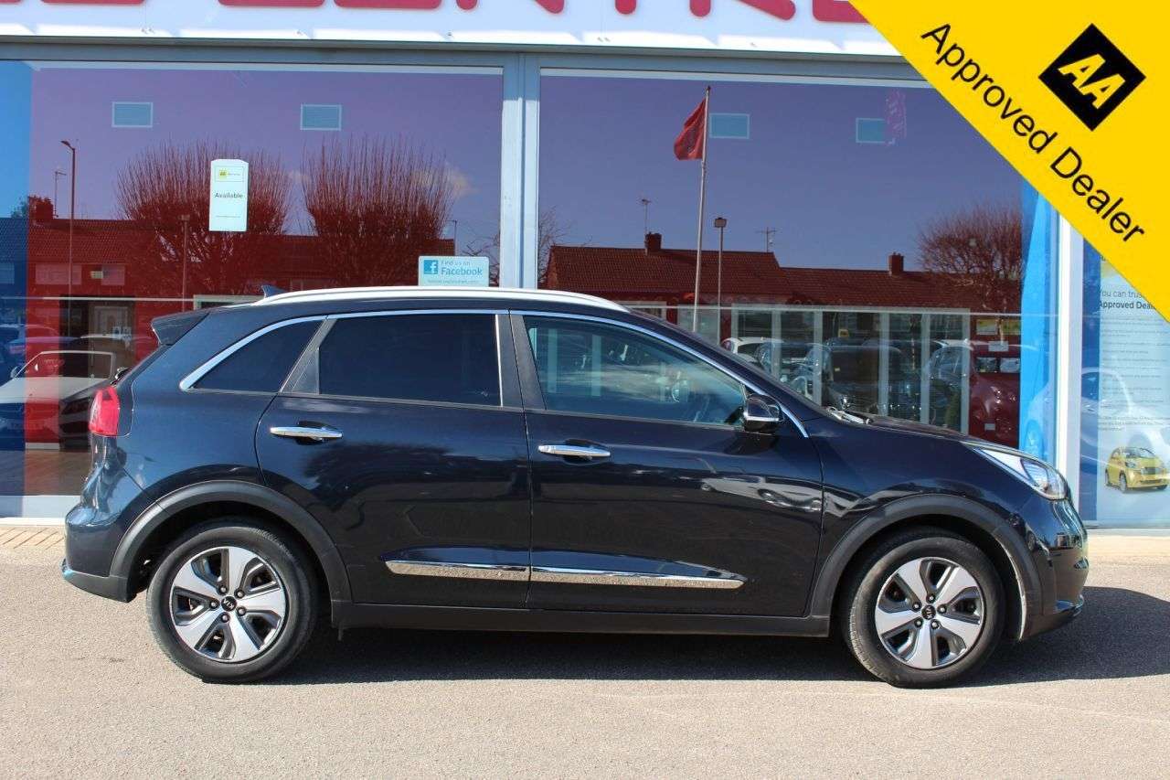 A 2018 KIA NIRO 1.6 GDi 8.9kWh 3 SUV 5dr Petrol Plug-in Hybrid DCT Euro 6 (s/s) (139 bhp) W A 2018 KIA NIRO 1.6 GDi 8.9kWh 3 SUV 5dr Petrol Plug-in Hybrid DCT Euro 6 (s/s) (139 bhp) W