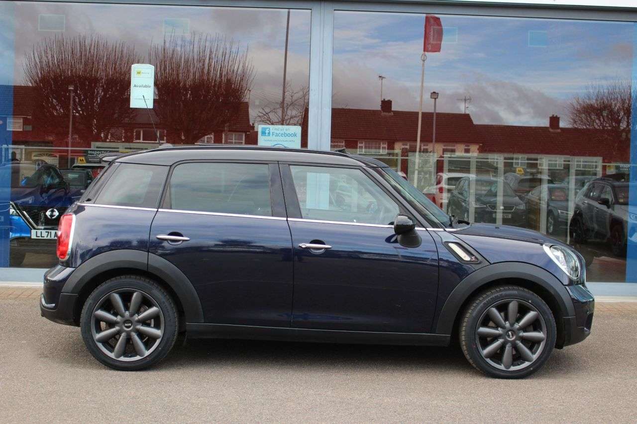 A 2013 MINI COUNTRYMAN 1.6 Cooper S SUV 5dr Petrol Manual ALL4 Euro 5 (s/s) (184 ps) NAV, PAN ROOF A 2013 MINI COUNTRYMAN 1.6 Cooper S SUV 5dr Petrol Manual ALL4 Euro 5 (s/s) (184 ps) NAV, PAN ROOF