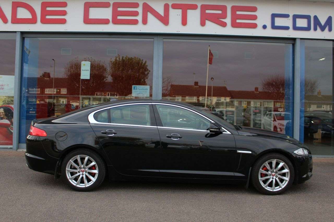 A 2014 JAGUAR XF 2.2d Premium Luxury Saloon 4dr Diesel Auto Euro 5 (s/s) (200 ps) XENONS, 18 A 2014 JAGUAR XF 2.2d Premium Luxury Saloon 4dr Diesel Auto Euro 5 (s/s) (200 ps) XENONS, 18