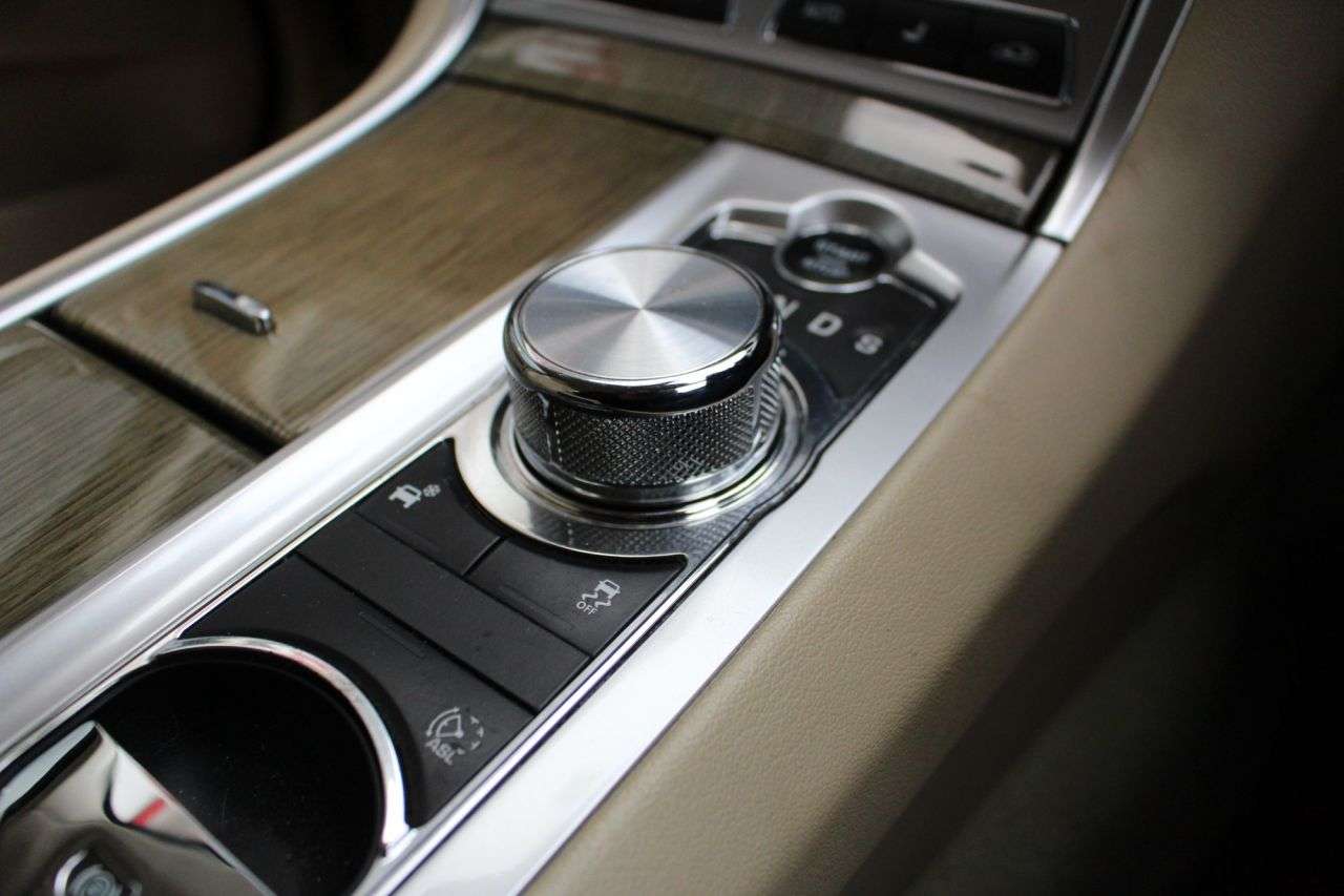 2014 JAGUAR XF 2014 JAGUAR XF