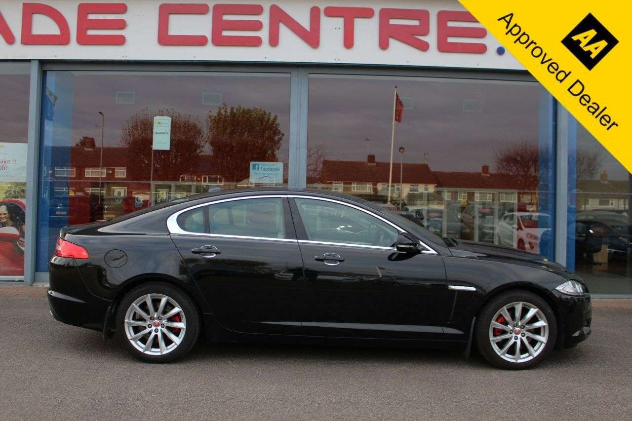 A 2014 JAGUAR XF 2.2d Premium Luxury Saloon 4dr Diesel Auto Euro 5 (s/s) (200 ps) XENONS, 18 A 2014 JAGUAR XF 2.2d Premium Luxury Saloon 4dr Diesel Auto Euro 5 (s/s) (200 ps) XENONS, 18