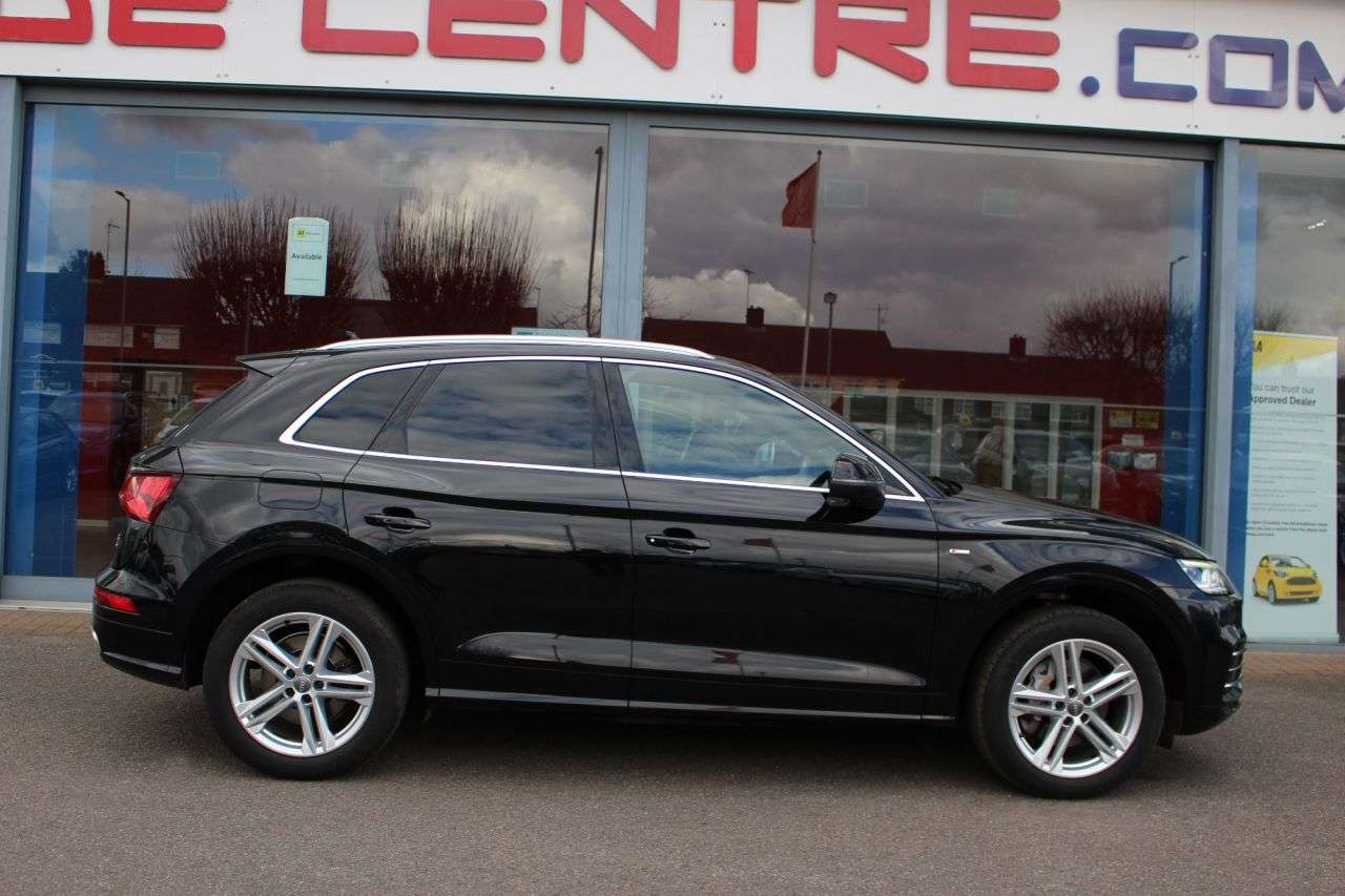 A 2018 AUDI Q5 2.0 TDI 40 S line SUV 5dr Diesel S Tronic quattro Euro 6 (s/s) (190 ps) LED A 2018 AUDI Q5 2.0 TDI 40 S line SUV 5dr Diesel S Tronic quattro Euro 6 (s/s) (190 ps) LED
