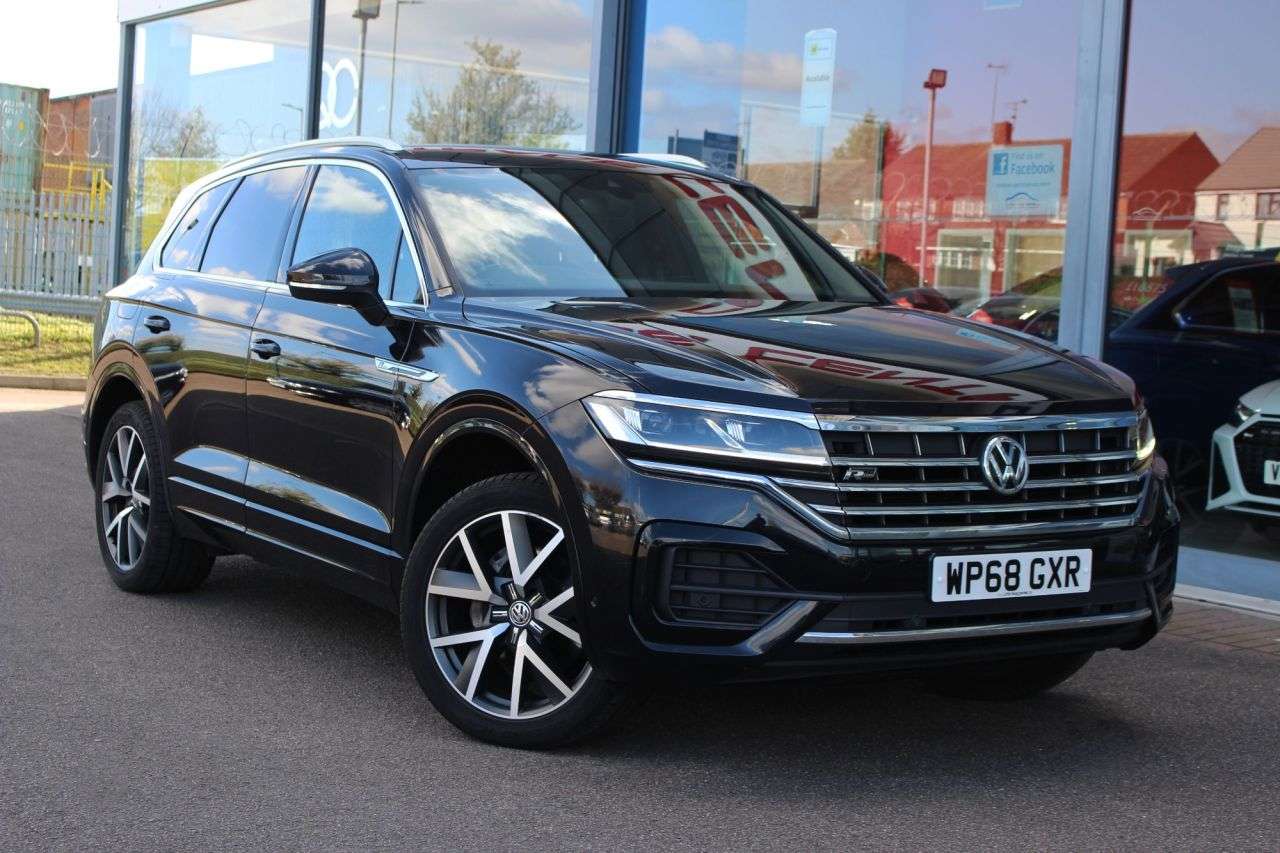 A 2018 VOLKSWAGEN TOUAREG 3.0 TDI V6 R-Line SUV 5dr Diesel Tiptronic 4Motion Euro 6 (s/s) (231 ps) HT A 2018 VOLKSWAGEN TOUAREG 3.0 TDI V6 R-Line SUV 5dr Diesel Tiptronic 4Motion Euro 6 (s/s) (231 ps) HT