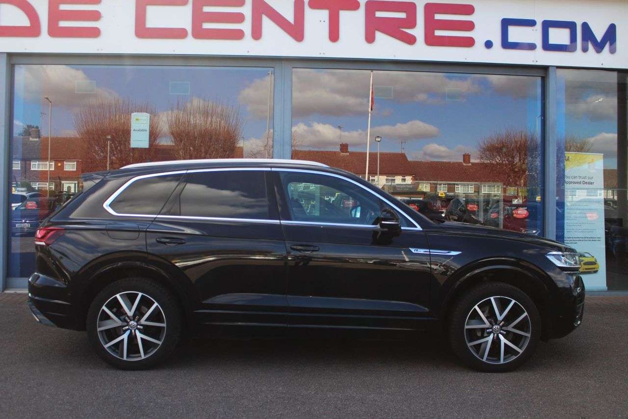 A 2018 VOLKSWAGEN TOUAREG 3.0 TDI V6 R-Line SUV 5dr Diesel Tiptronic 4Motion Euro 6 (s/s) (231 ps) HT A 2018 VOLKSWAGEN TOUAREG 3.0 TDI V6 R-Line SUV 5dr Diesel Tiptronic 4Motion Euro 6 (s/s) (231 ps) HT